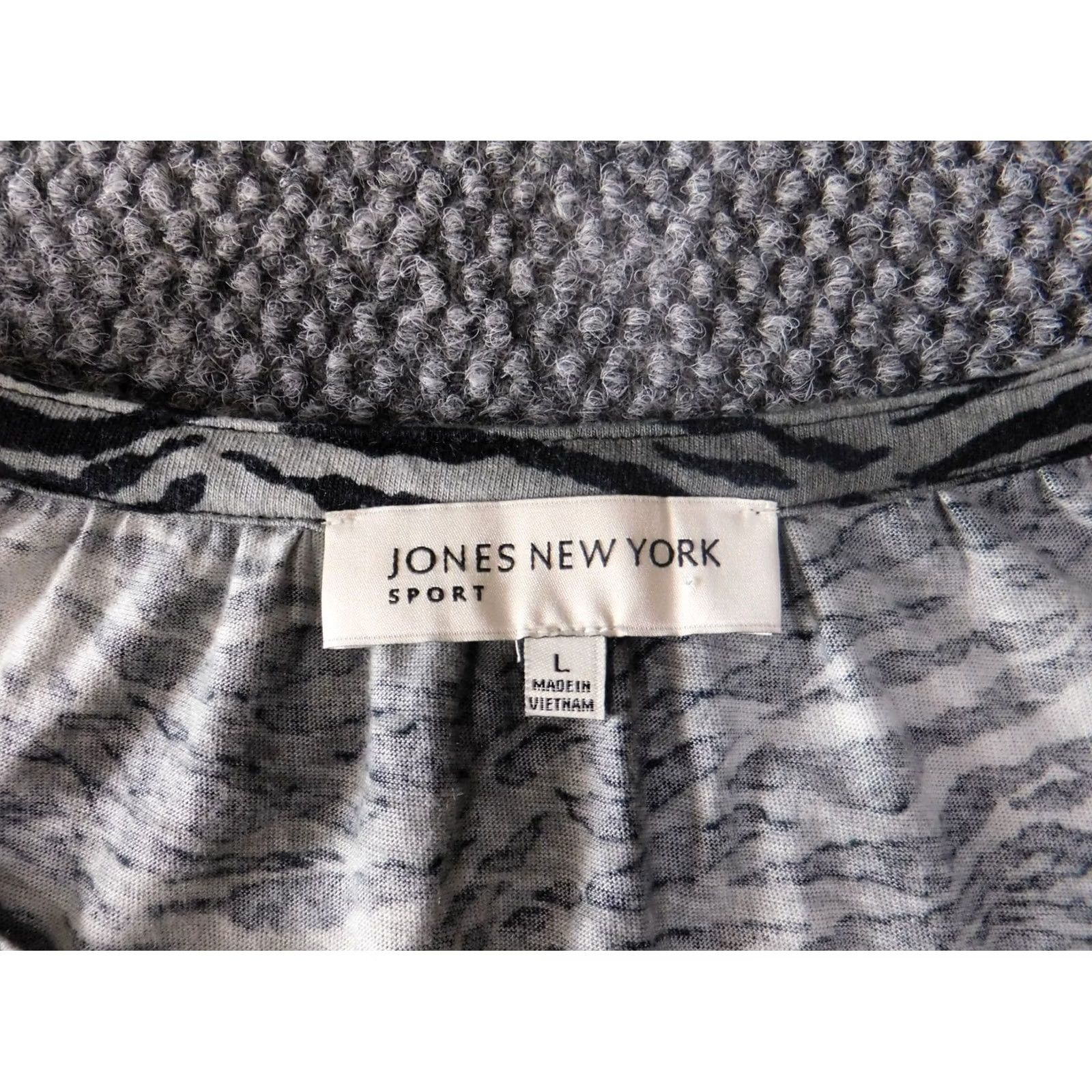 Jones New York Jones New York top Womens L Green pullover animal print Crew Neck Casual Blouse Basic Stretch Long Sleeve Cotton Modal Rayon vintage: No Size L / US 10 / IT 46 - 4 Thumbnail