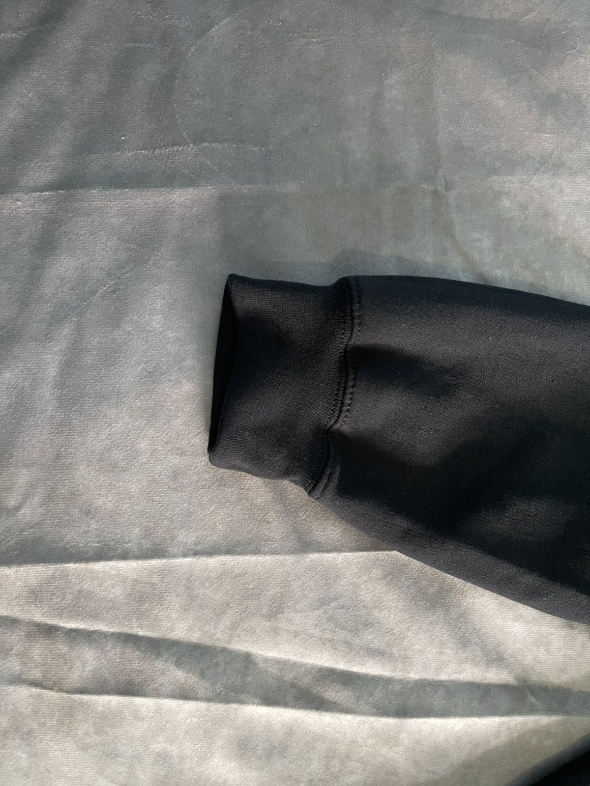 Gildan Black hoodie Size US M / EU 48-50 / 2 - 5 Thumbnail