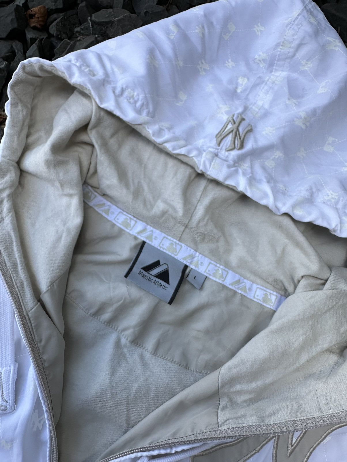 Majestic × New York Yankees × Vintage Vintage yankees jacket majestic monogram big back print Size US L / EU 52-54 / 3 - 9 Thumbnail