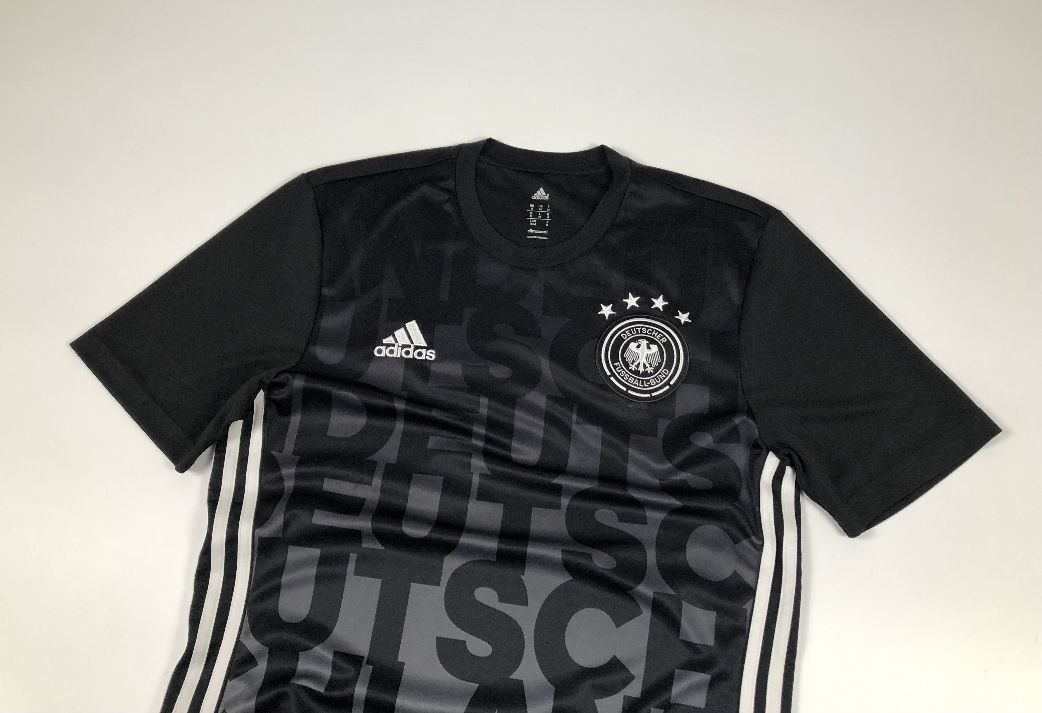 Adidas Adidas Germany 2015-2016 Pre-Match Soccer Jersey Size US M / EU 48-50 / 2 - 2 Thumbnail