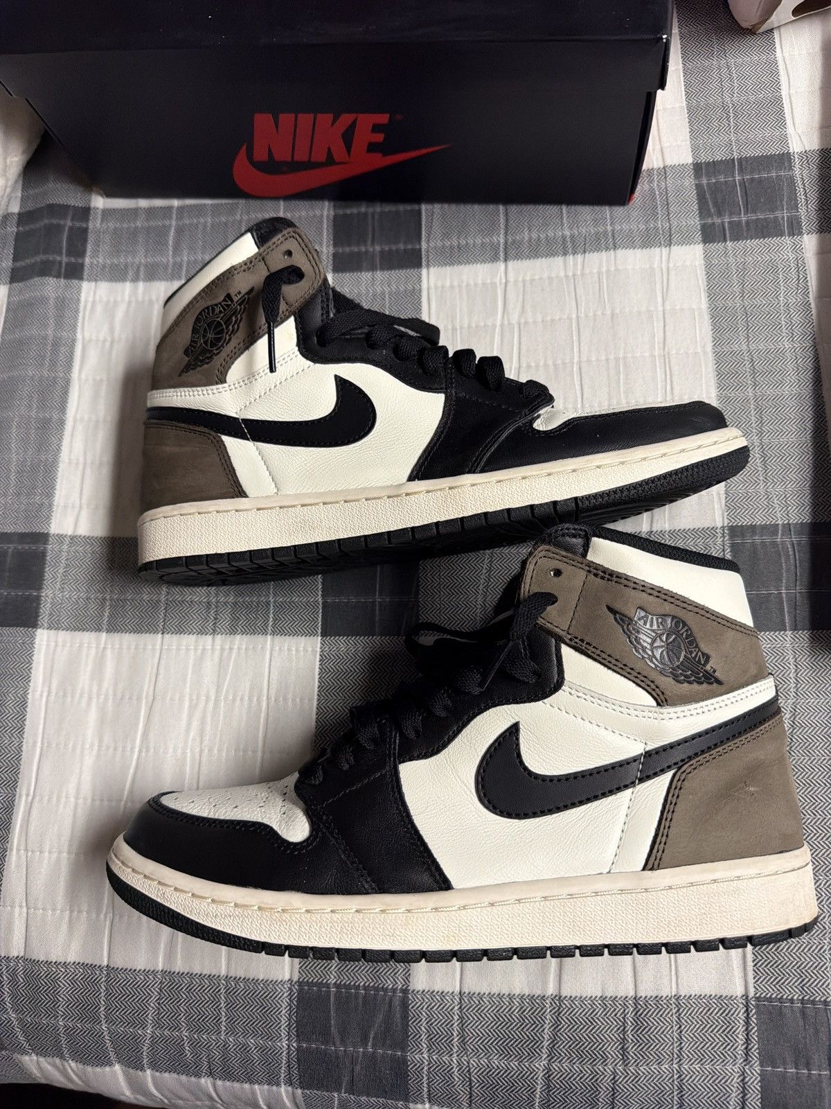 Jordan Brand Size 9 Mocha 1s worn once Size US 9 / EU 42 - 5 Thumbnail