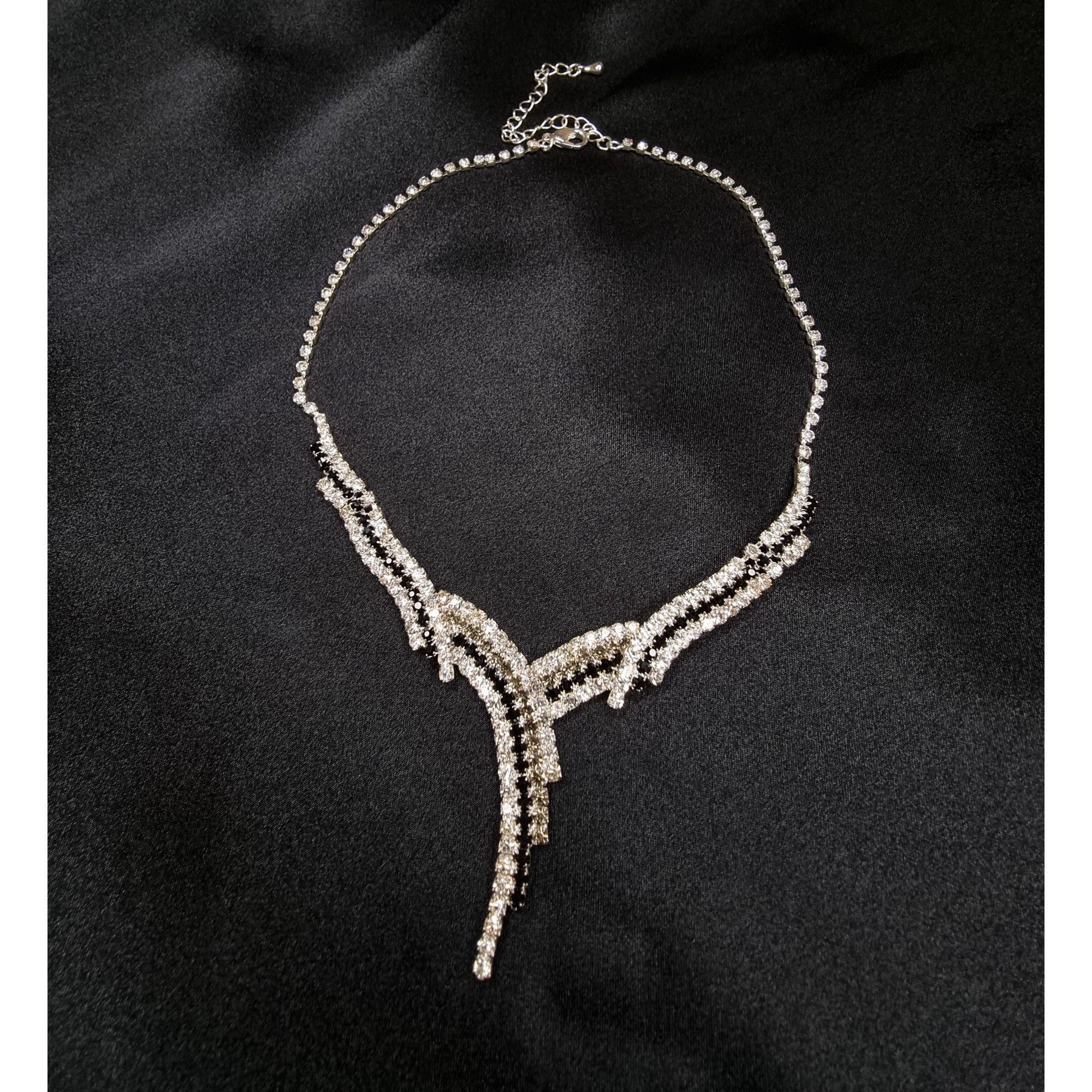 Vintage Vintage-Inspired Silver Crystal Statement Necklace With Adju Size ONE SIZE - 1 Thumbnail