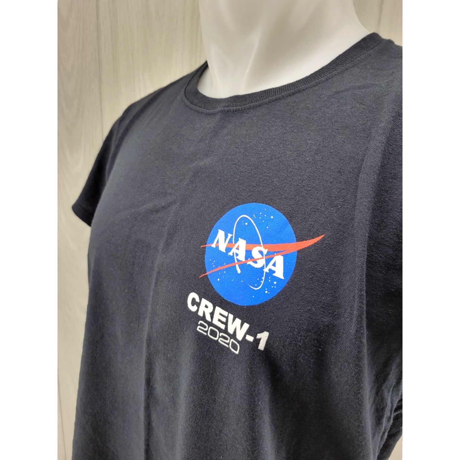 Gildan Women’s NASA x SpaceX Crew-1 Dragon 2020 Black T-Shirt Size Large Size L / US 10 / IT 46 - 3 Thumbnail