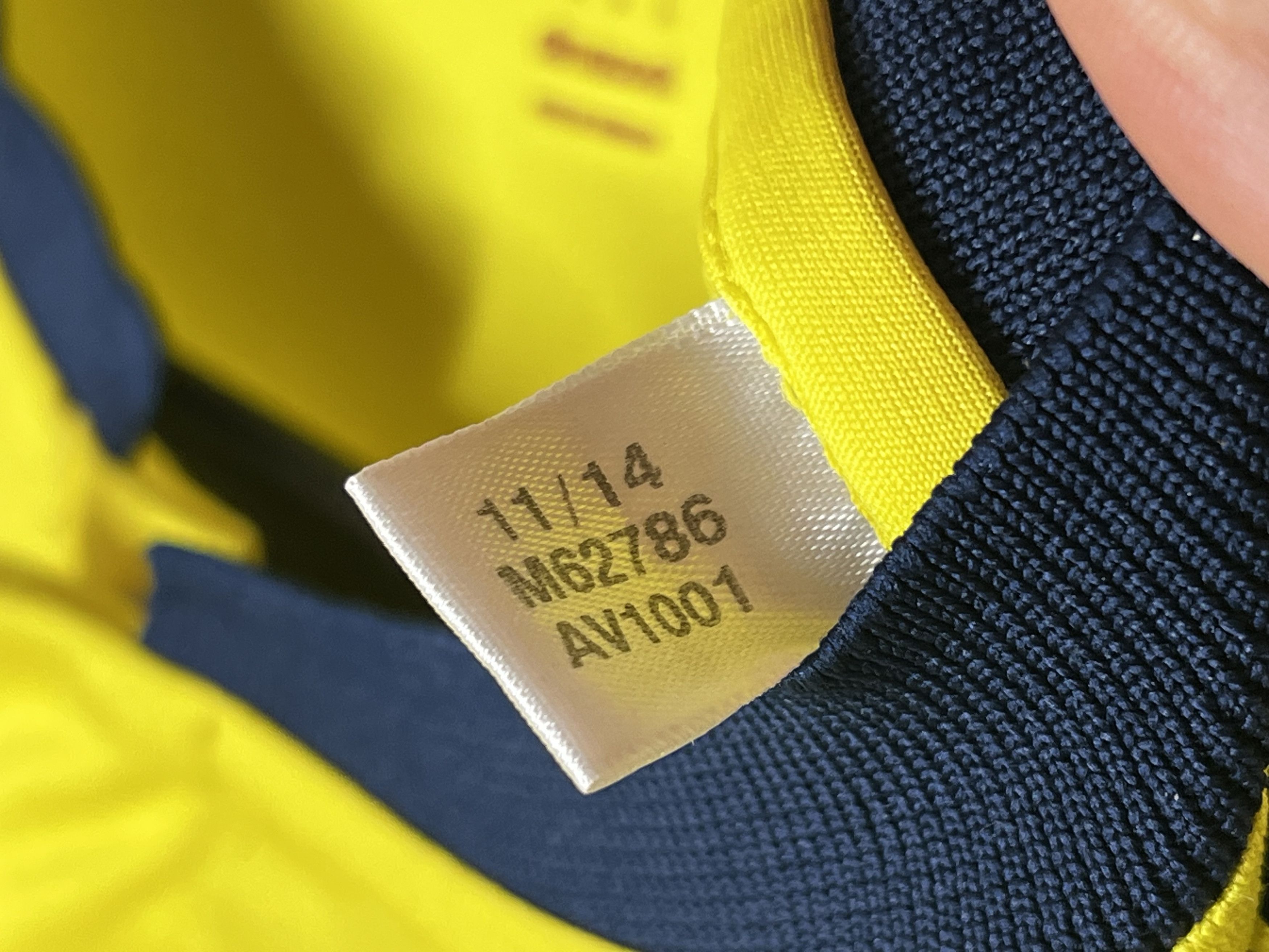 Adidas COLOMBIA TEAM 2015 2017 HOME FOOTBALL SHIRT SOCCER JERSEY Size US L / EU 52-54 / 3 - 5 Thumbnail