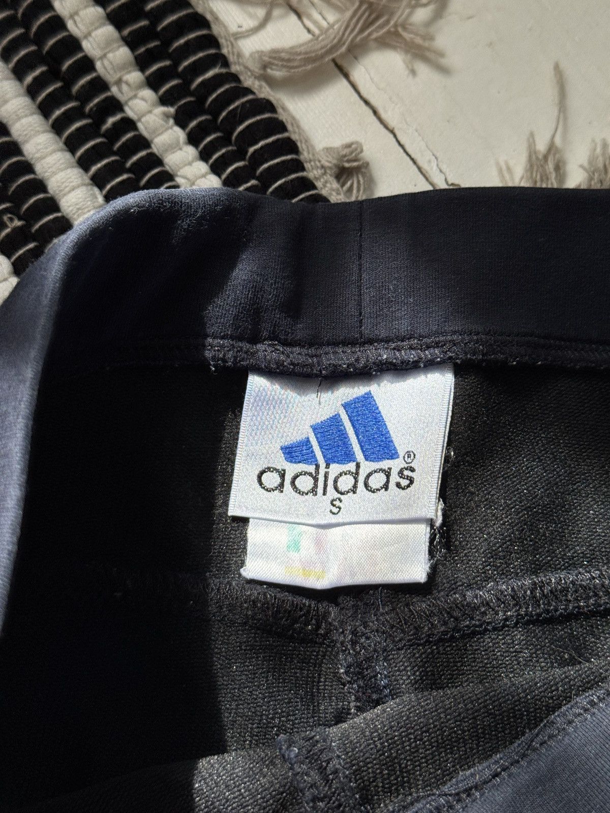 Adidas VINTAGE ADIDAS MINI LOGO 2000s PANTS Size 27" / US 4 / IT 40 - 4 Thumbnail