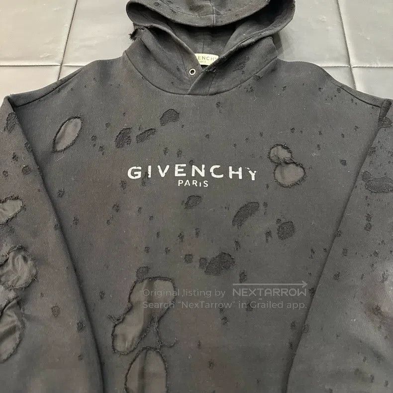 Givenchy Givenchy Classic Black Hole Letter Hoodie Size US S / EU 44-46 / 1 - 2 Thumbnail