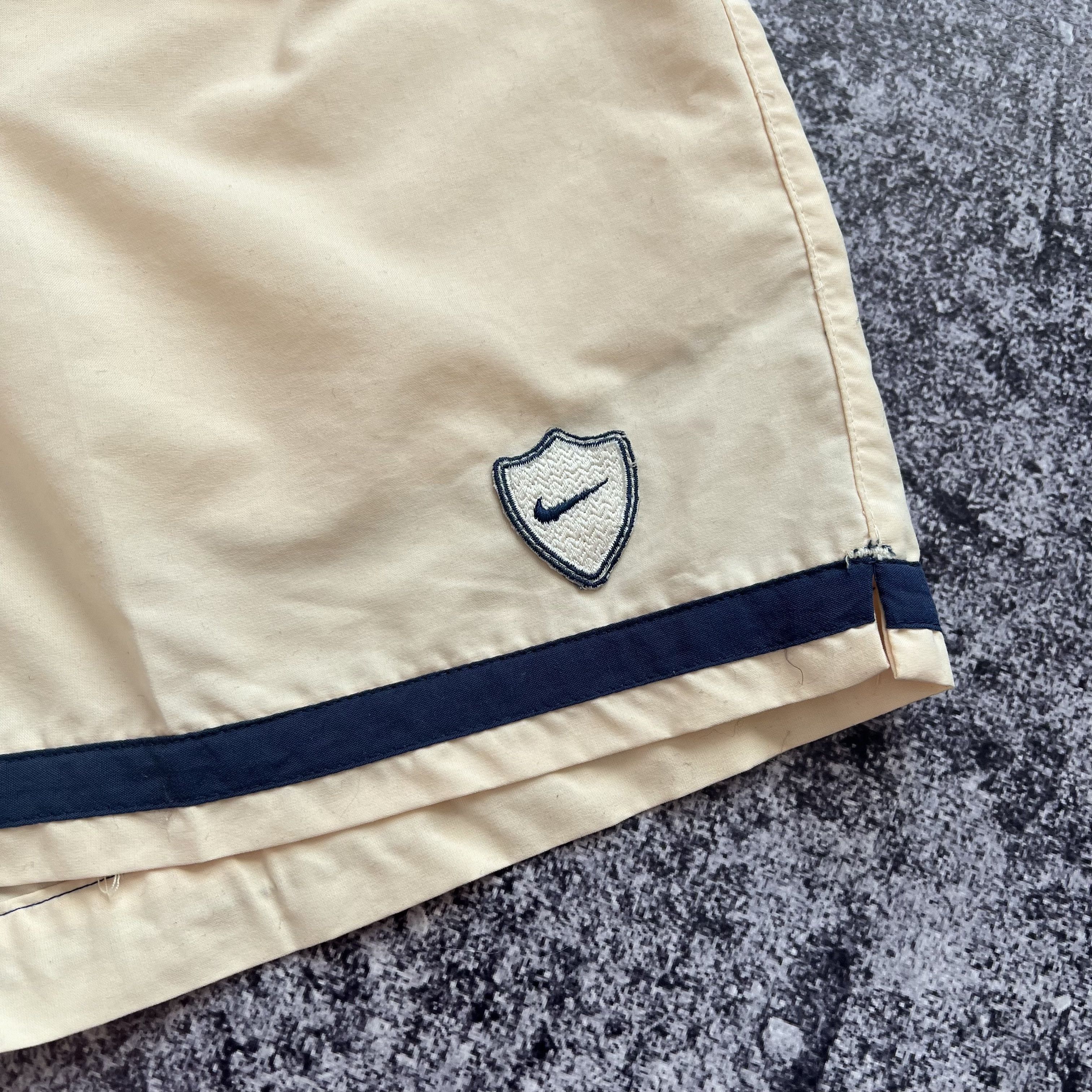 Nike Vintage Nike Shorts Size S Size US 31 - 7 Thumbnail