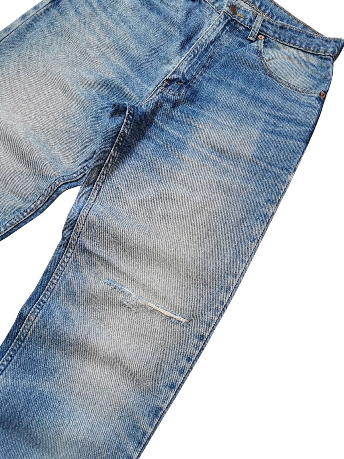 Vintage Levi’s 515 Distressed Straight Fit Jeans Y2K
