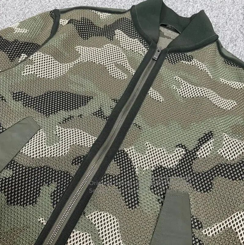 Valentino Valentino Camo Print Bomber Jacket for Men . Size US L / EU 52-54 / 3 - 3 Thumbnail