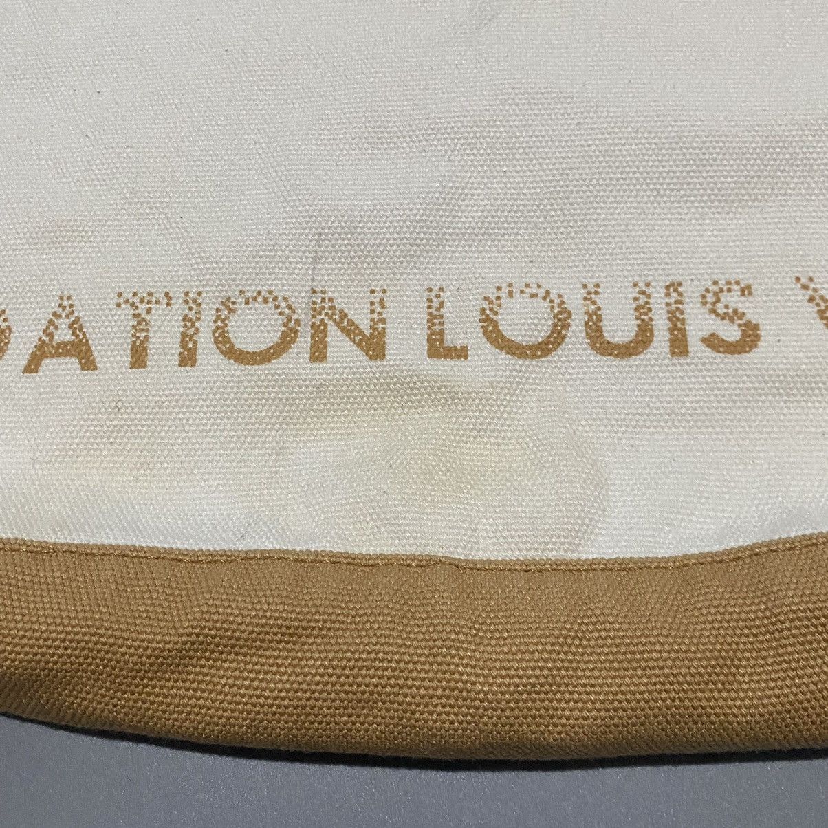 Louis Vuitton Louis Vuitton - Foundation Museum Exclusive Canvas Tote Bag Size ONE SIZE - 9 Thumbnail