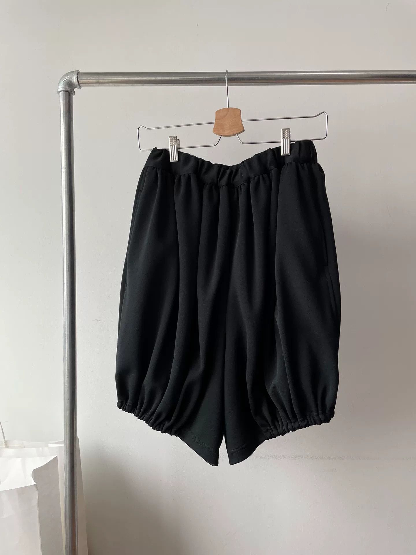 Comme des Garcons Comme des Garçons Harem Shorts Size 25" / US 0 / IT 36 - 1 Thumbnail