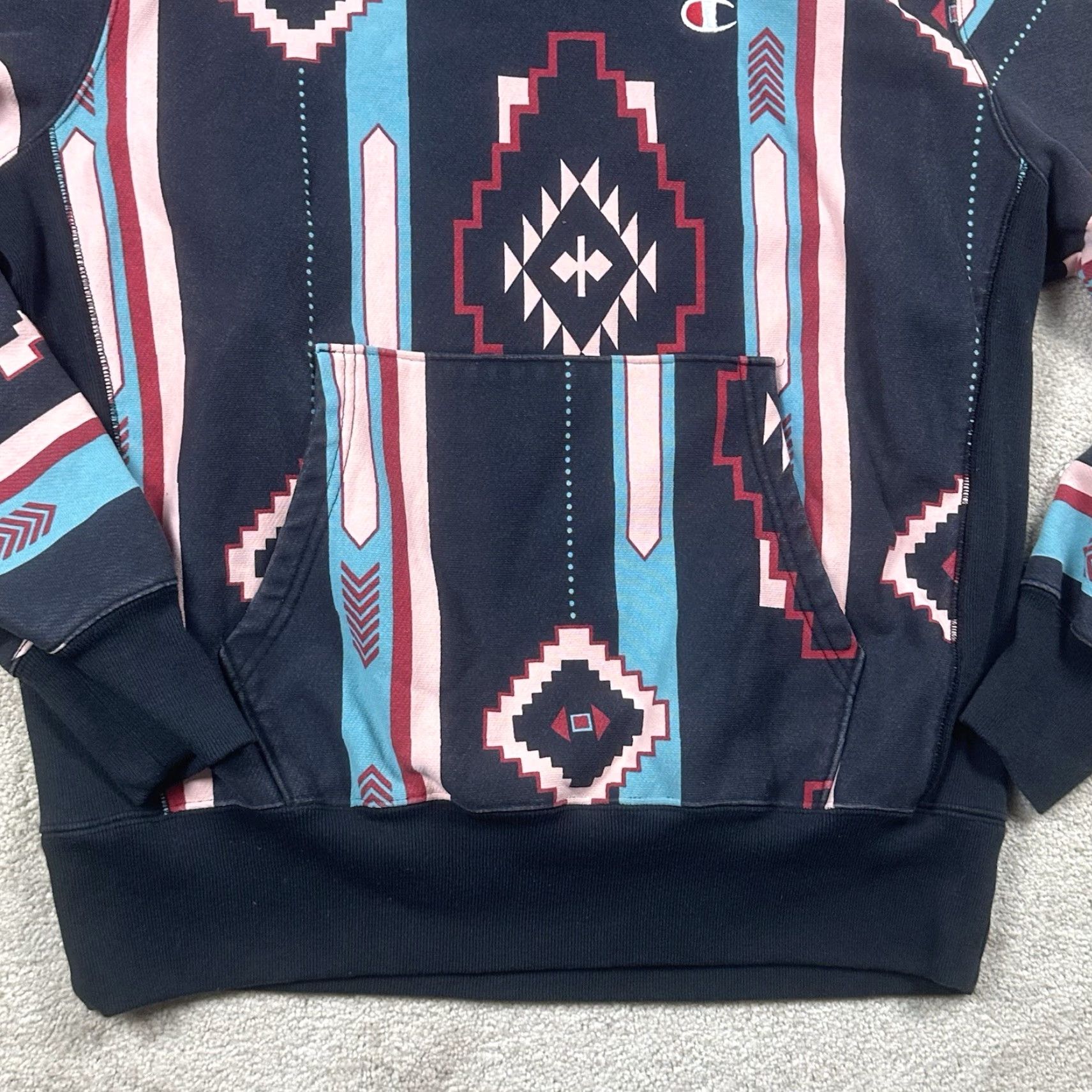 Champion VINTAGE Champion Reverse Weave Hoodie Sweatshirt Aztec Navajo Loud Geometric Embroidered Logo Black Mens Large Size US L / EU 52-54 / 3 - 4 Thumbnail
