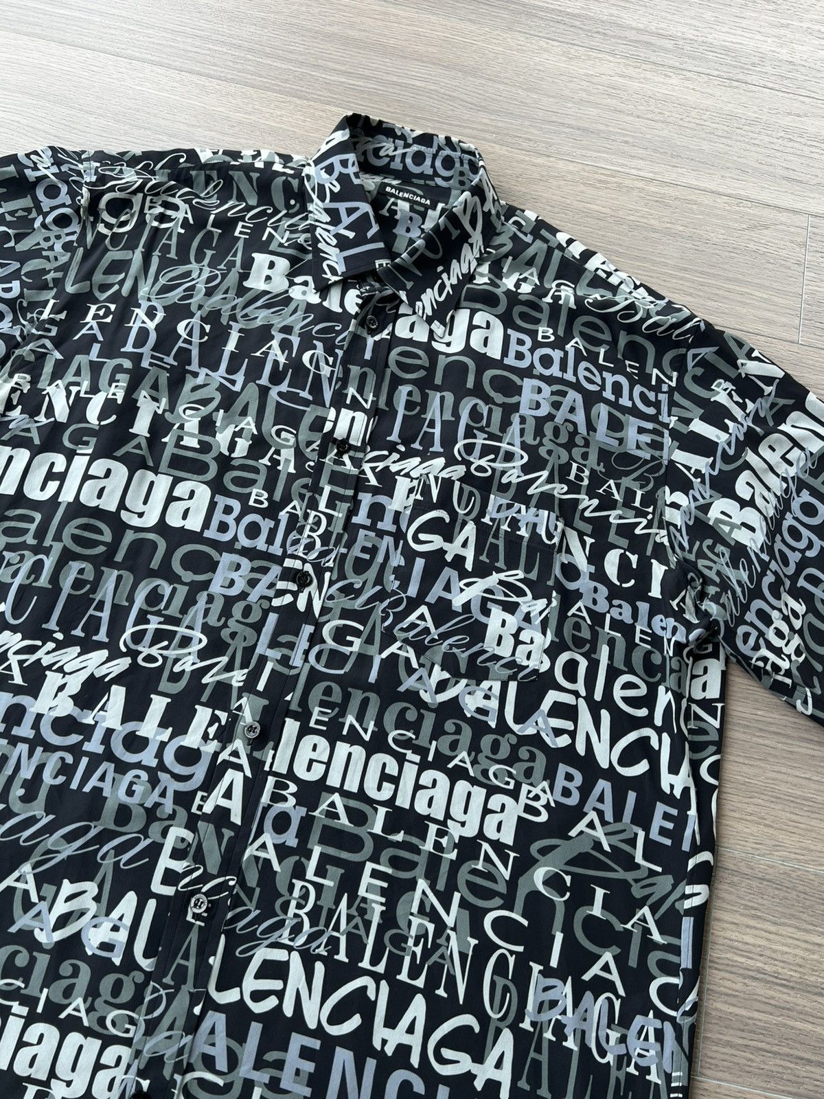 Balenciaga Balenciaga Black and Grey Silk Mixed Typo Shirt Size US L / EU 52-54 / 3 - 3 Thumbnail