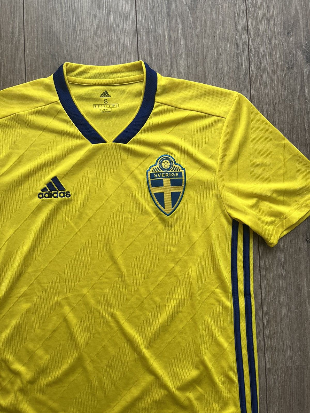 Adidas Adidas 2018-20 Sweden Home Shirt Size US S / EU 44-46 / 1 - 2 Thumbnail