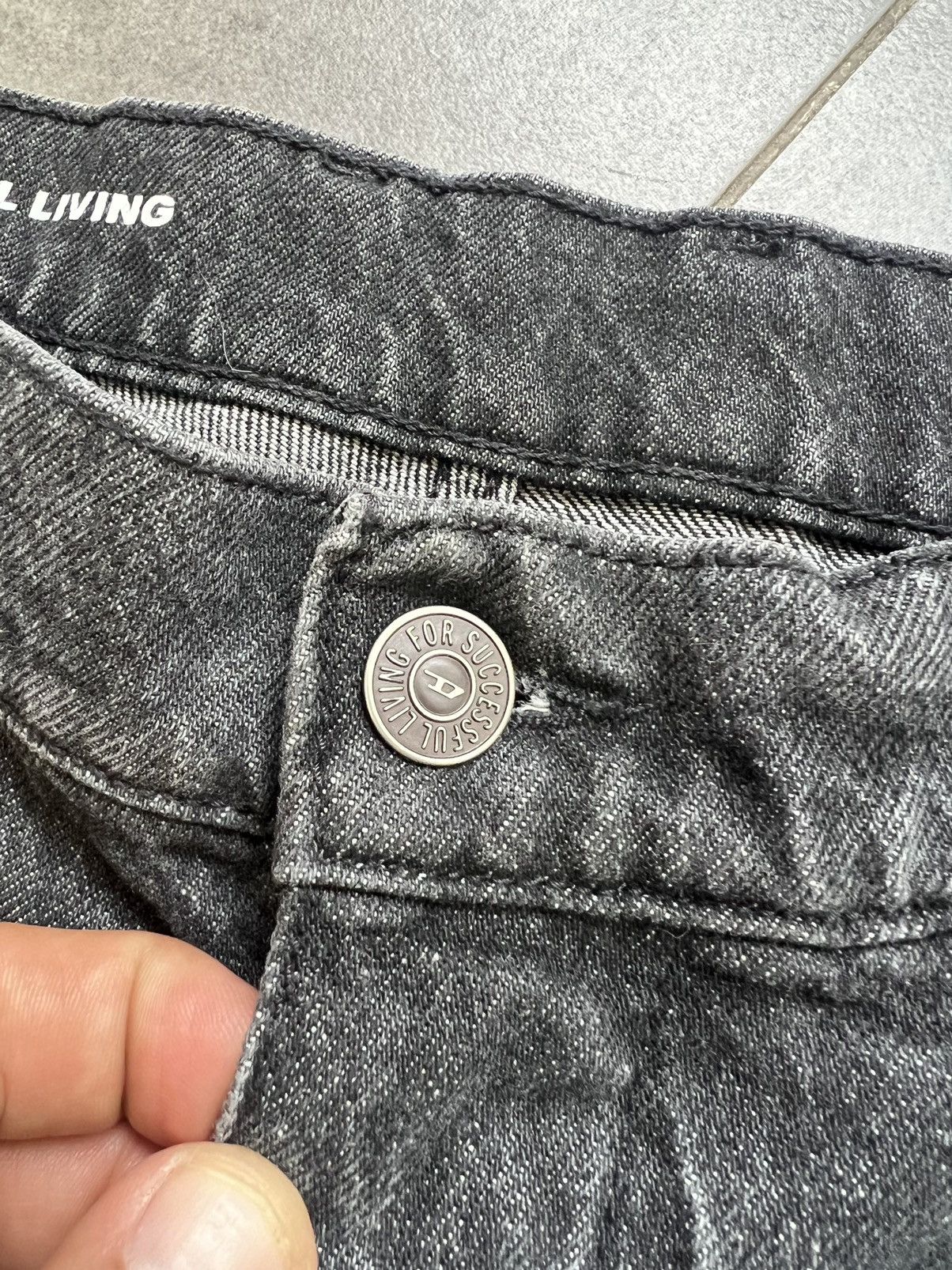 Diesel Baggy cargo DIESEL Y2K jeans in washed grey Size 24" / US 00 / IT 34 - 10 Thumbnail