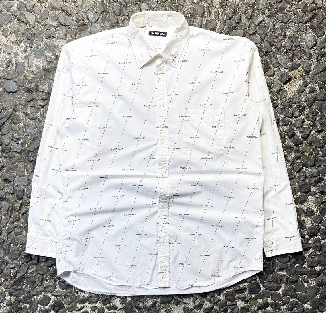 Balenciaga Balenciaga - All Over Print Oversized Shirt Size XS / US 0-2 / IT 36-38 - 1 Thumbnail