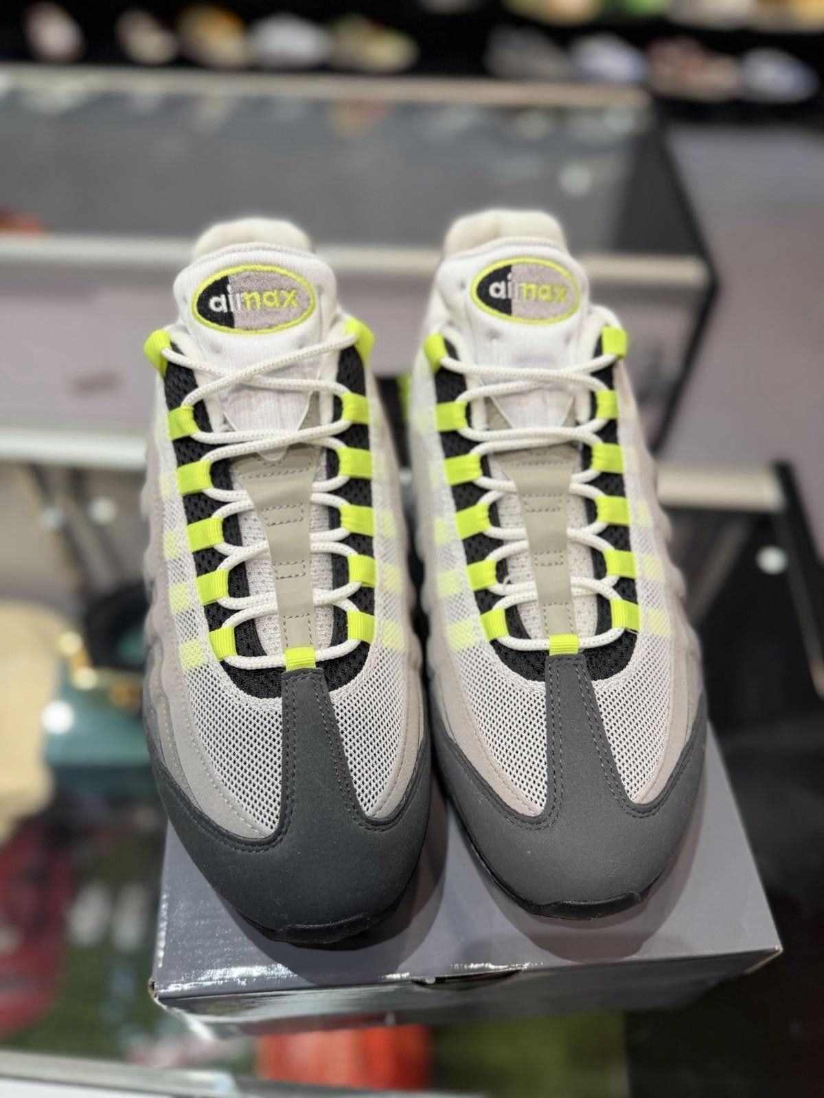 Nike Size 11 - Nike Air Max 95 OG 2025/2026 Neon (HM4740 001) Size US 11 / EU 44 - 11 Thumbnail