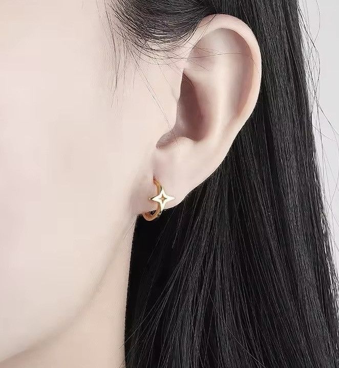 Jewelry Four-pointed Star Hoop Earring Size ONE SIZE - 1 Thumbnail
