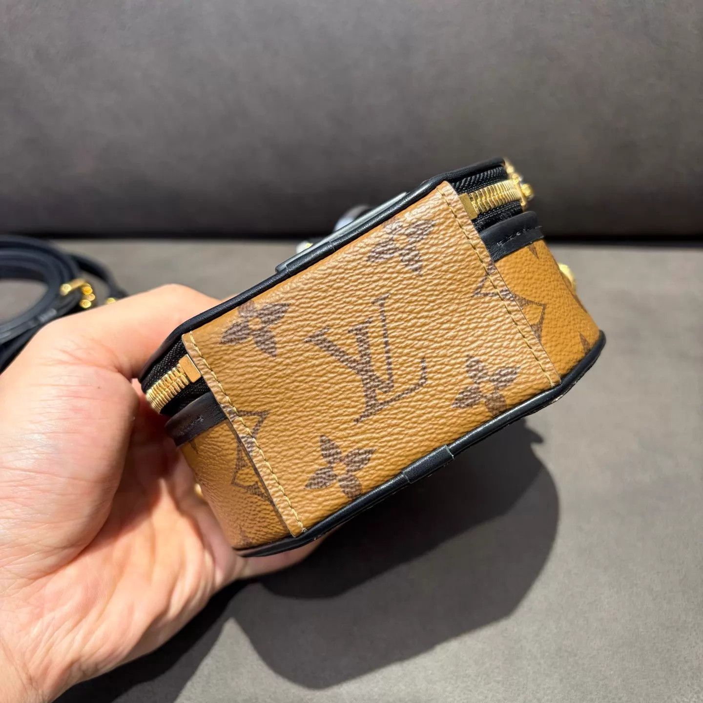 Louis Vuitton LV Boite Chapeau Reverse Caramel Chip 99 Size ONE SIZE - 5 Thumbnail