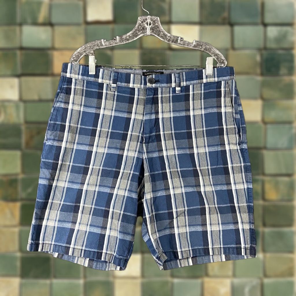 Banana Republic Banana Republic Shorts 35 Blue Plaid Chino Mens Size US 35 - 1 Thumbnail
