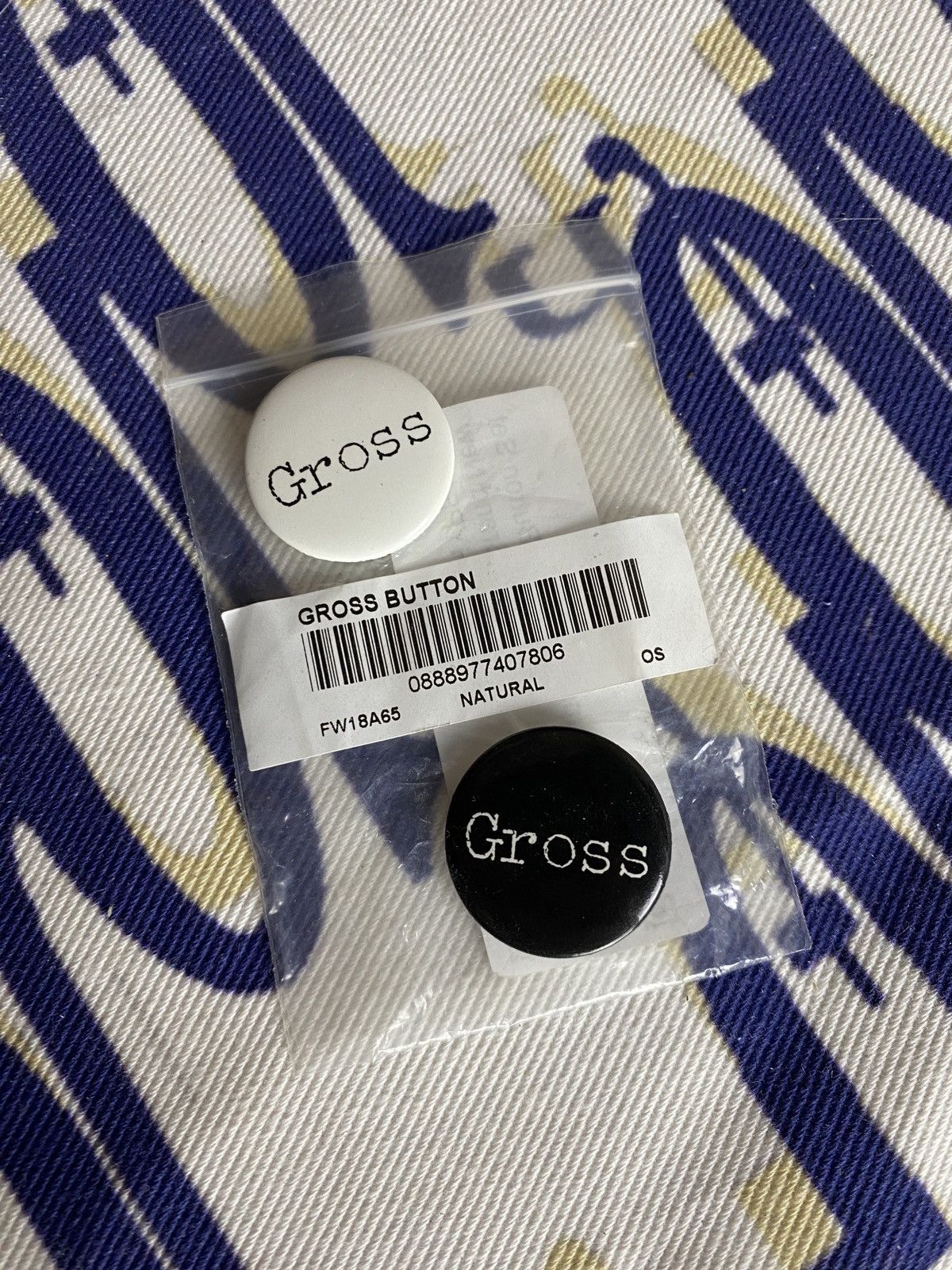 Supreme Supreme FW18 Gross Button Pin Set Size ONE SIZE - 1 Thumbnail