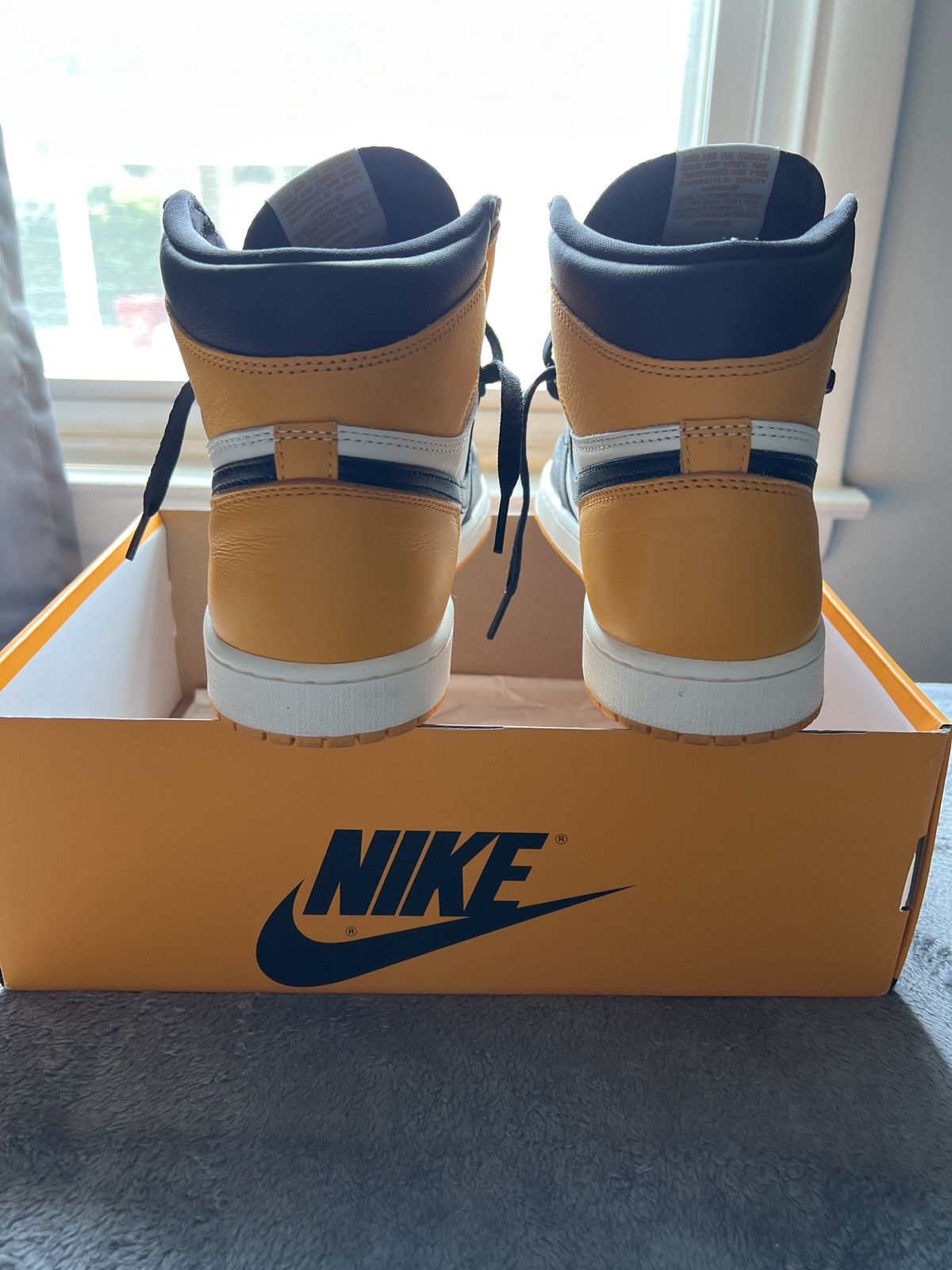 Jordan Brand Air Jordan 1 Retro High Taxi Size US 11 / EU 44 - 3 Thumbnail