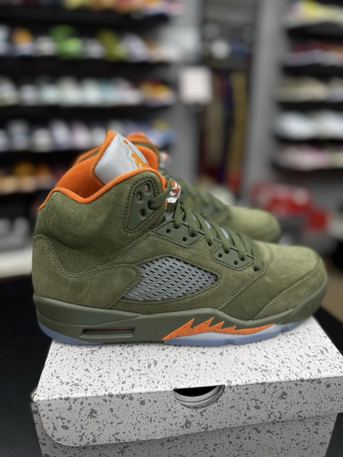 Jordan Brand Air Jordan 5 Retro 2024 Olive Men's Size (10) Sneakers Size US 10 / EU 43 - 3 Thumbnail