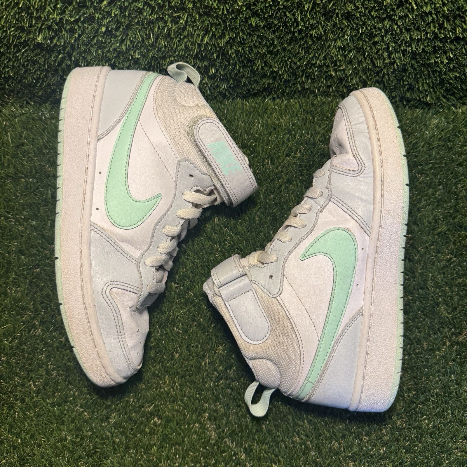 Nike Size 5Y - Nike Court Borough Mid 2 'Pure Platinum Mint Foam’ Size US 5 / EU 37 - 3 Thumbnail
