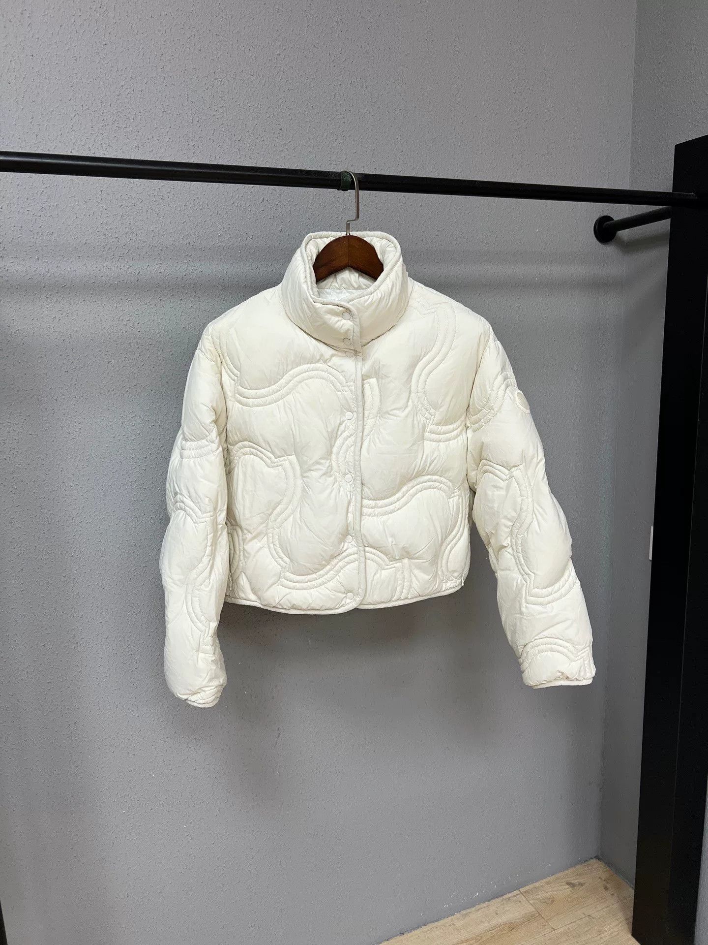 Moncler Moncler White Cloud Down Jacket Size XS / US 0-2 / IT 36-38 - 1 Thumbnail