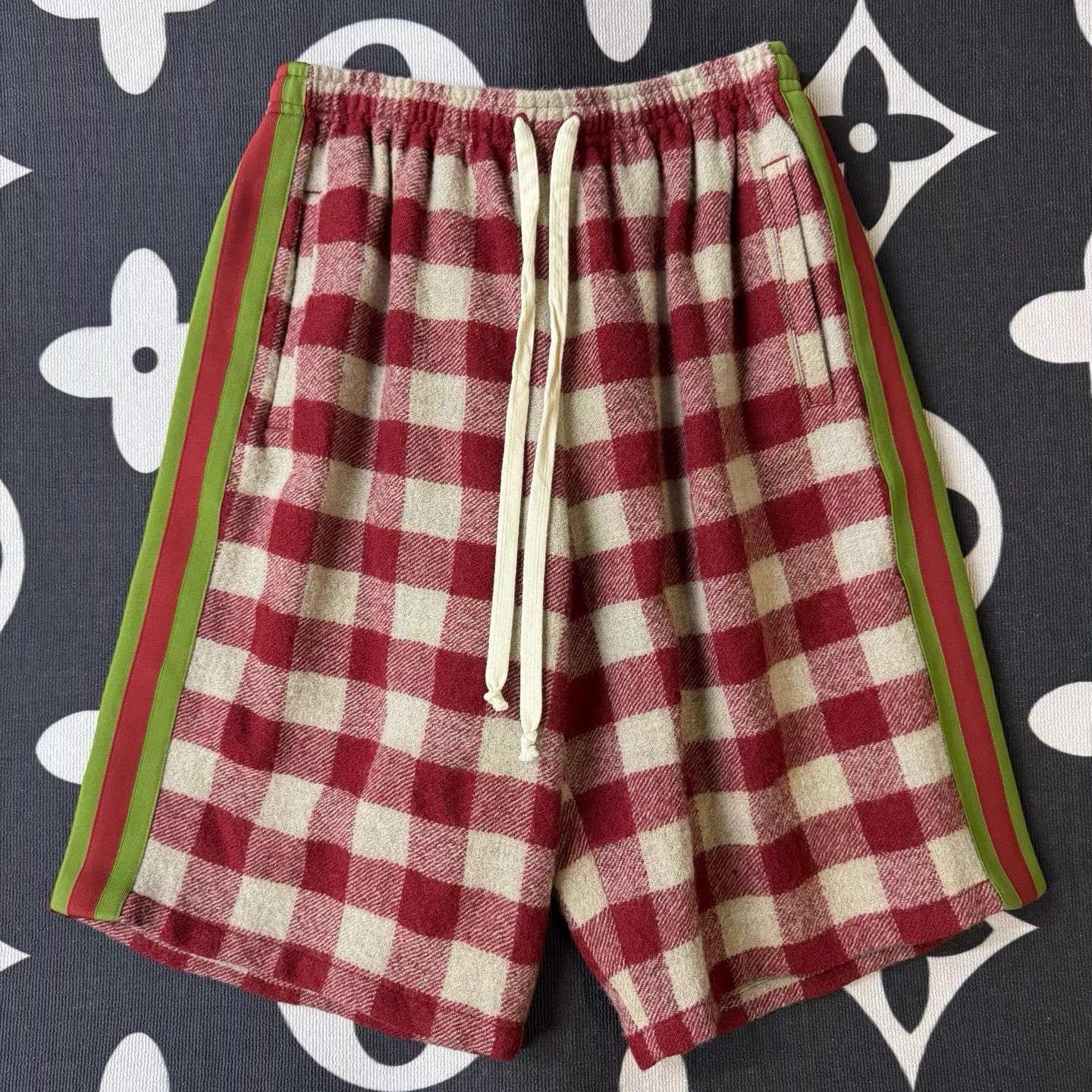 Gucci Gucci White & Red Plaid Shorts Q10 Size US 32 / EU 48 - 1 Thumbnail