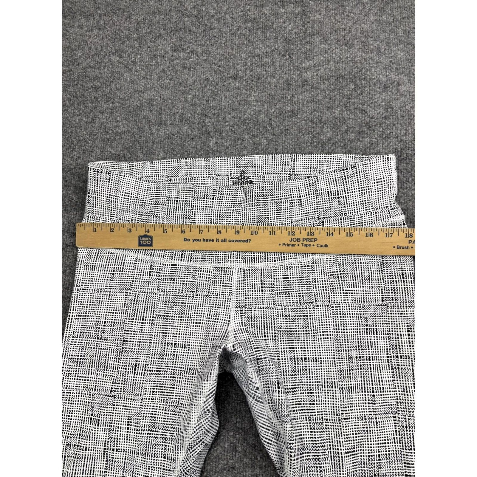 Prana PrAna Womens XL White Capri Leggings Ruched Geometric Print Yoga Gym Capri Pants Slim Fit Stretch Activewear Size 40" / US 18 - 3 Thumbnail