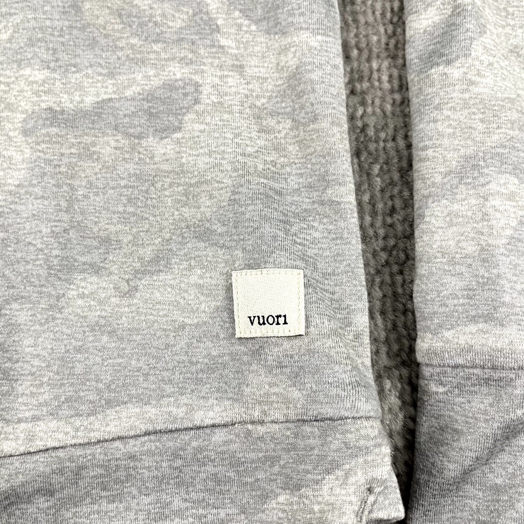 Vuori VUORI Hoodie Womens Medium Cropped Halo Essential Gray Camo Stretch Yoga Pullover Size M / US 6-8 / IT 42-44 - 2 Thumbnail