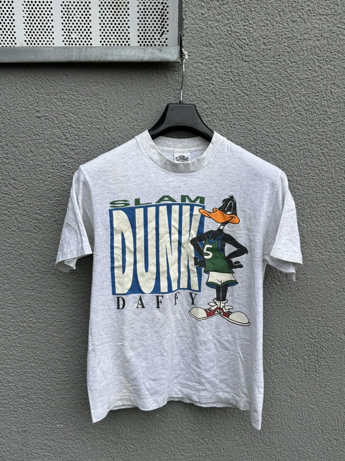 Disney × Vintage × Warner Bros Vintage Looney Tunes Thrashed SLAM DUNK Daffy Size US M / EU 48-50 / 2 - 1 Thumbnail