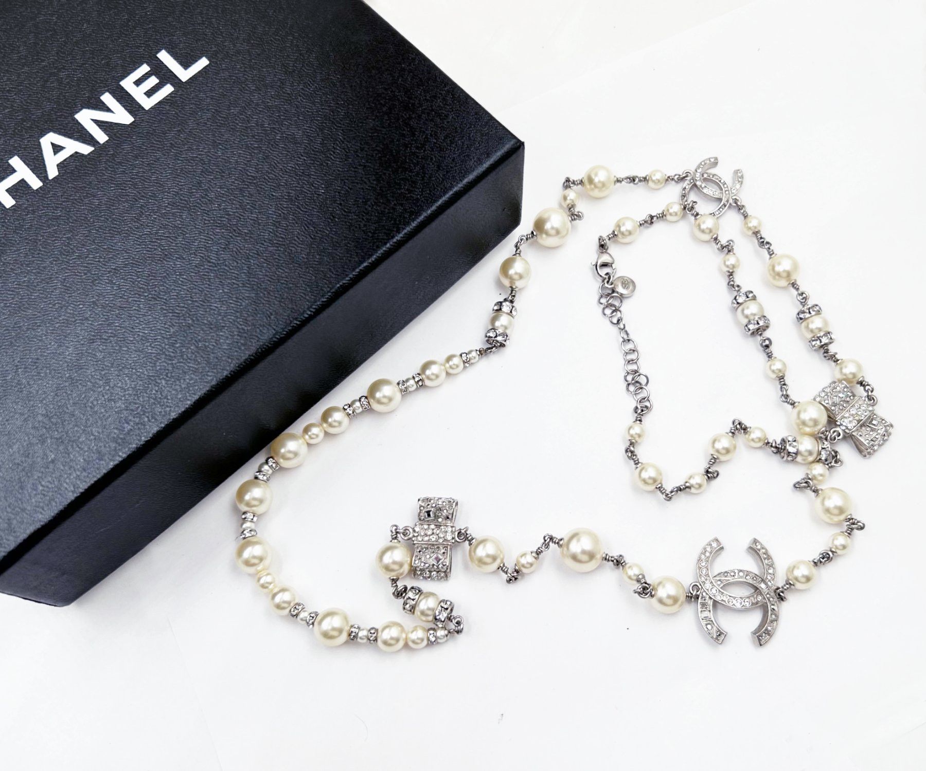 Chanel Chanel Silver CC Crystal Ribbon Bow Pearl Necklace Size ONE SIZE - 2 Thumbnail