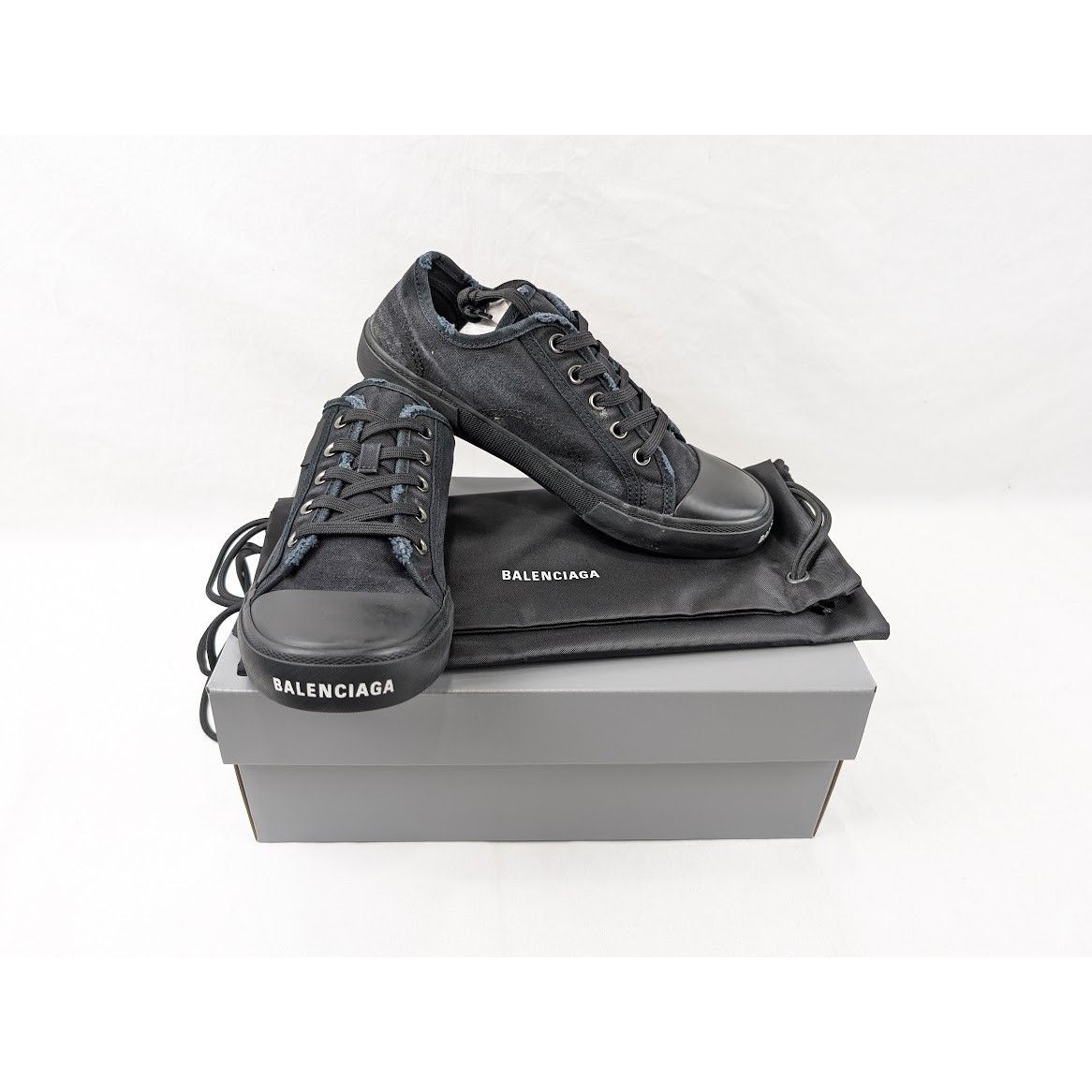 Balenciaga o1rshd1 Low MNC Destroy Paris Low Top Sneakers in Black Size US 9 / EU 42 - 18 Thumbnail