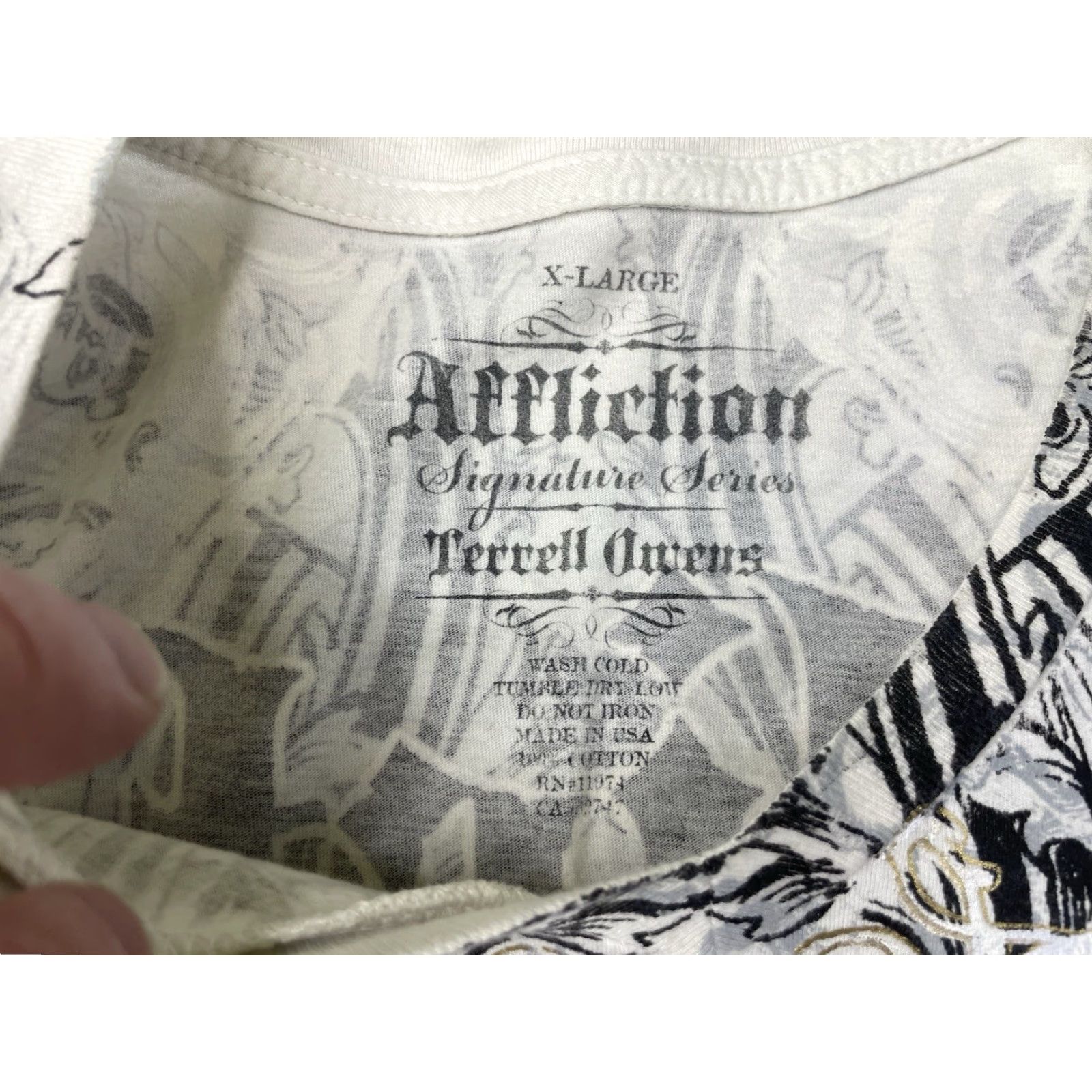 Affliction VINTAGE Affliction Terrell Owen’s V Neck T Shirt Men’s XL White Signatures Series Short Sleeve Men XL V-Neck T-Shirt Size US XL / EU 56 / 4 - 3 Thumbnail