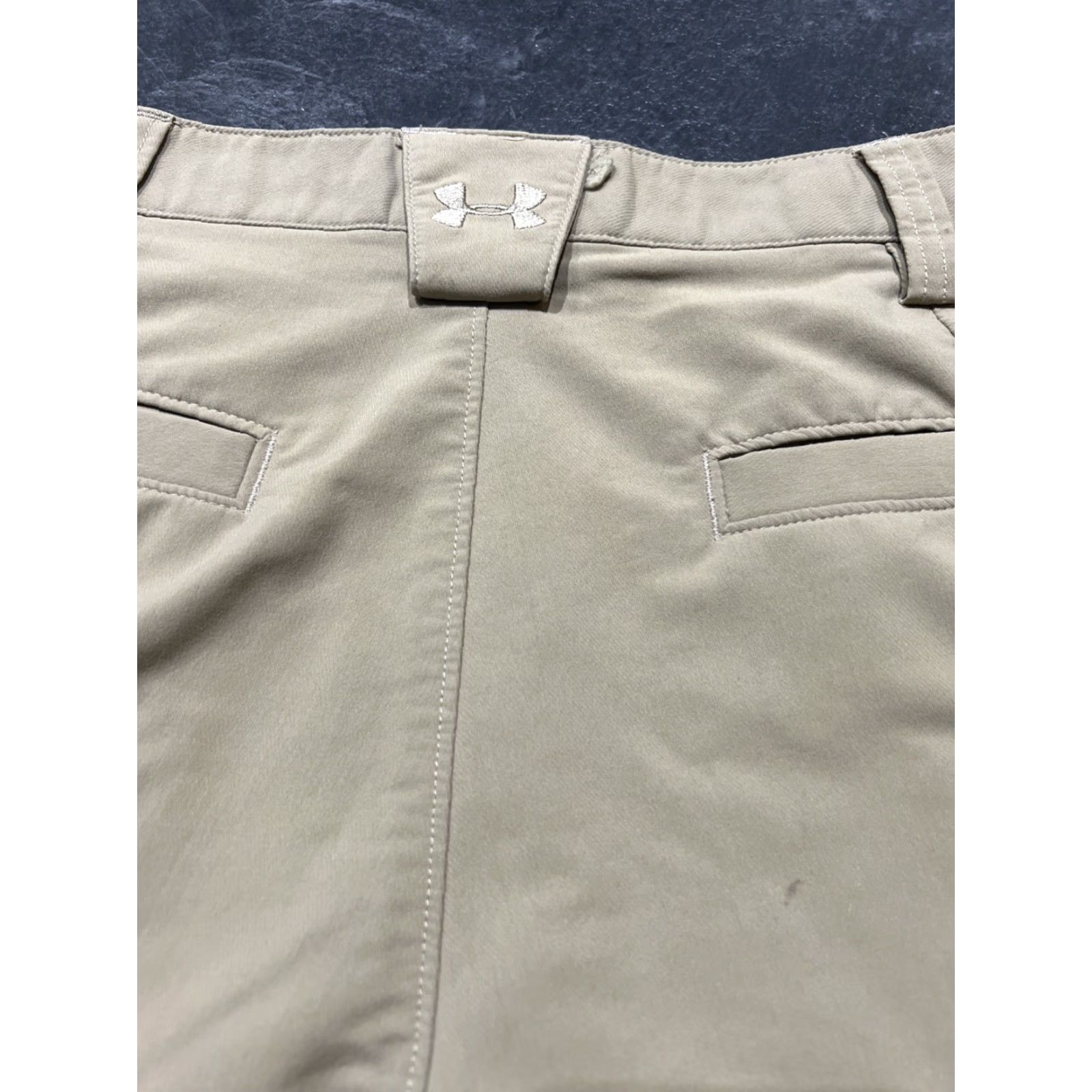 Under Armour Under Armour Men’s Shorts Bermuda Casual Beige 32 Regular HeatGear Zip Fly Belt Loops Slash Pockets Mens Size US 34 / EU 50 - 6 Thumbnail