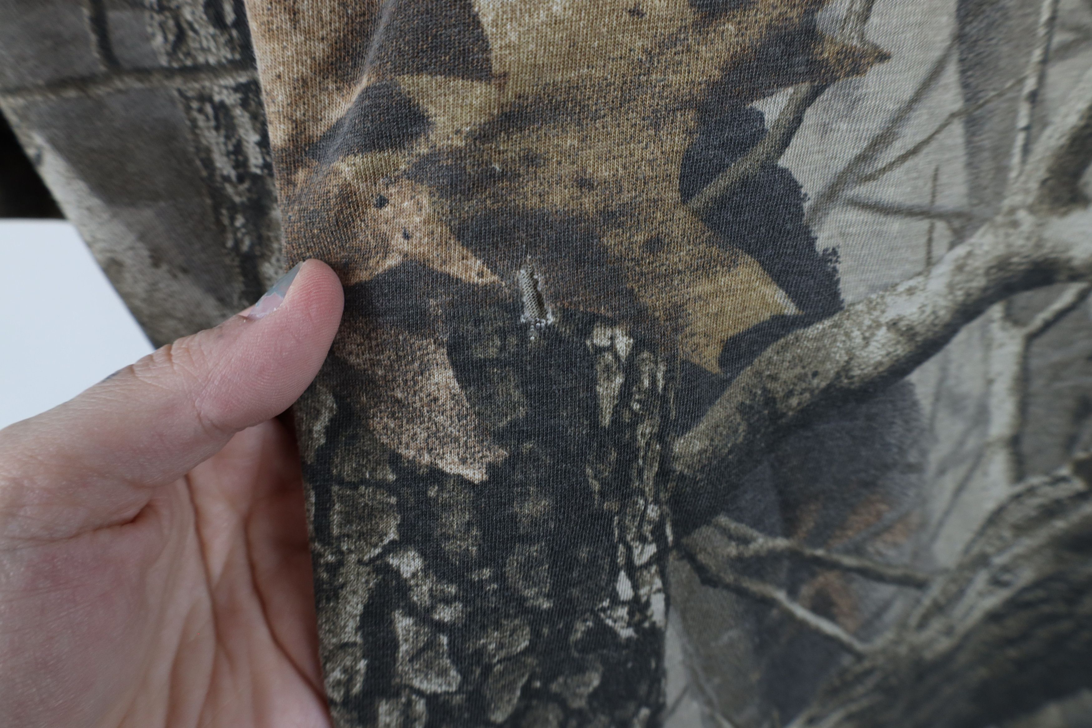 Vintage Vintage 90s Streetwear Realtree Camouflage Pocket T-Shirt Size US XXL / EU 58 / 5 - 11 Thumbnail