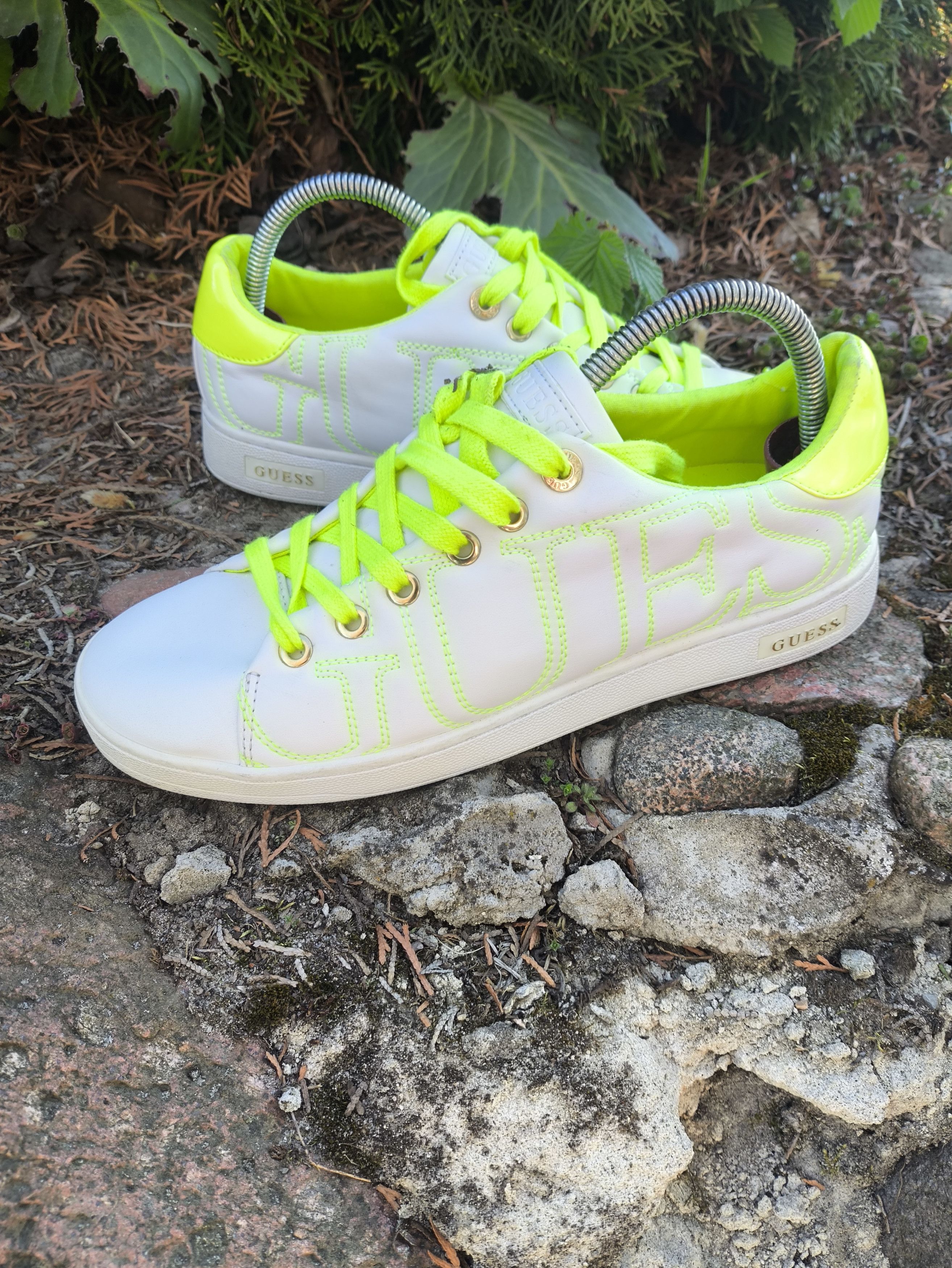 Guess Guess White Neon Logo Sneakers Size 39 Womens Streetwear Size US 9 / IT 39 - 6 Thumbnail