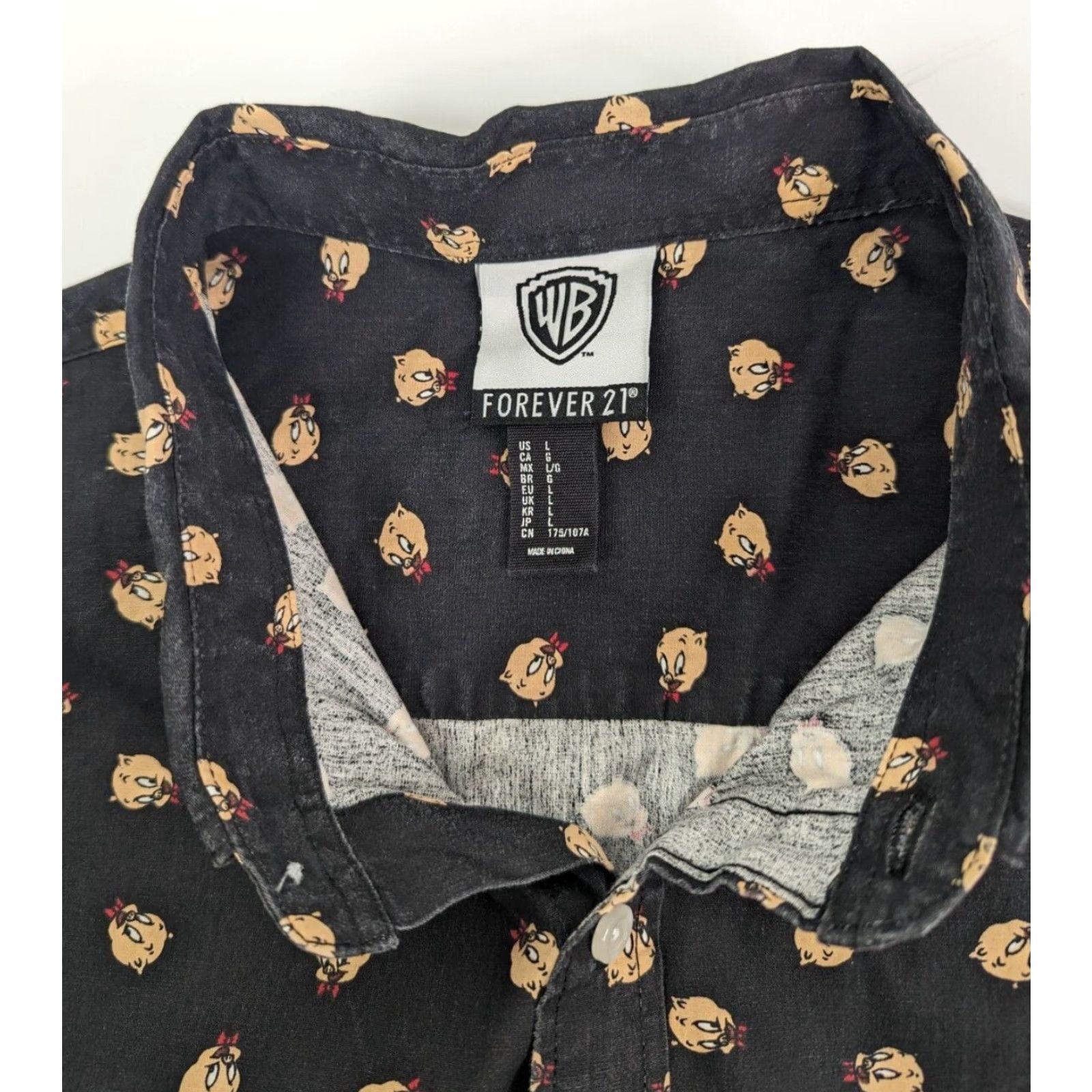 Forever 21 FOREVER 21 Warner Bros Porky Pig Long Sleeve Button Front Shirt L Black Cotton Mens Button-Up 90s Theme Size US L / EU 52-54 / 3 - 7 Thumbnail