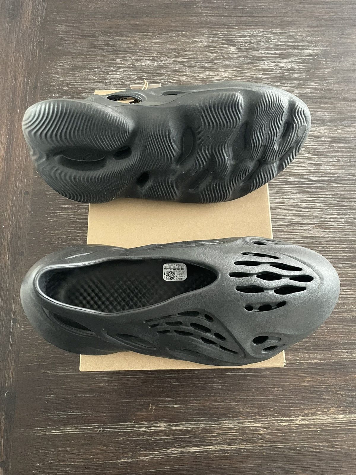 Adidas × Yeezy Yeezy Foam RNR Size US 10 / EU 43 - 2 Thumbnail
