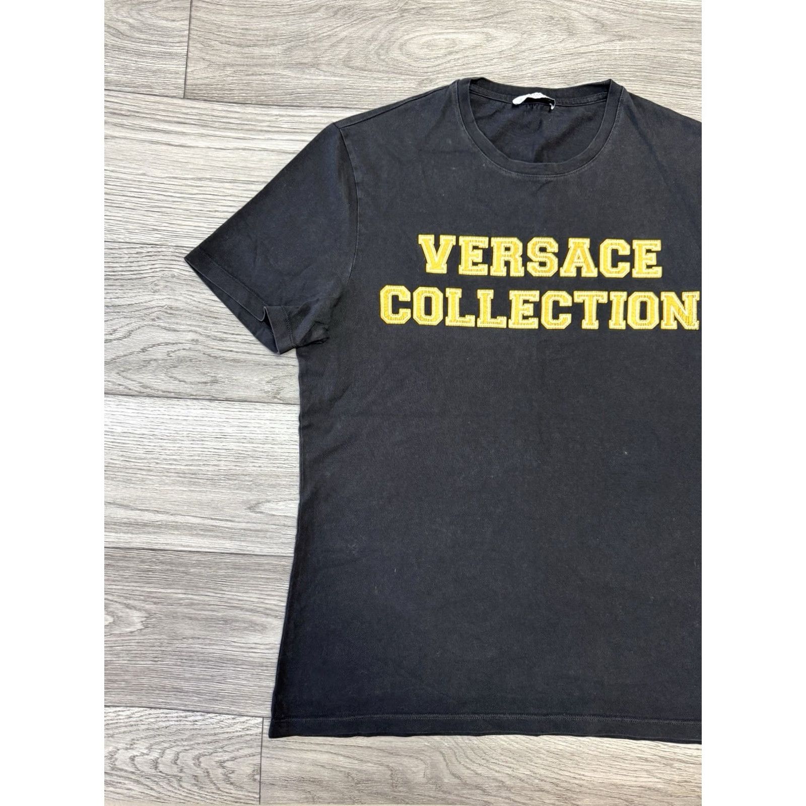 Vintage VINTAGE Versace Collection Black T Shirt Short Sleeve Big Print Gold Logo Size L Men Size US L / EU 52-54 / 3 - 4 Thumbnail