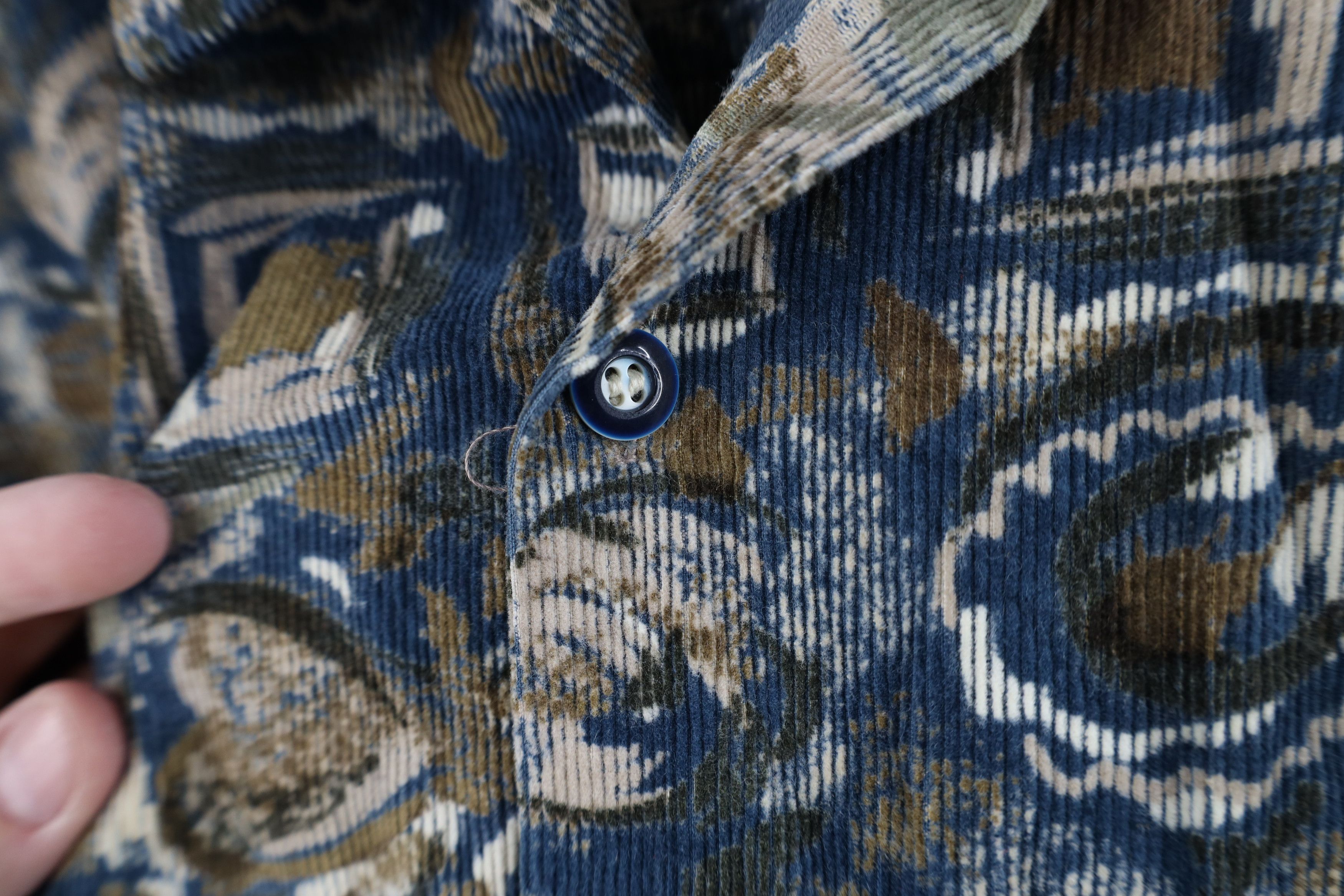 Vintage Vintage 90s Streetwear Corduroy Collared Button Shirt Size US L / EU 52-54 / 3 - 5 Thumbnail