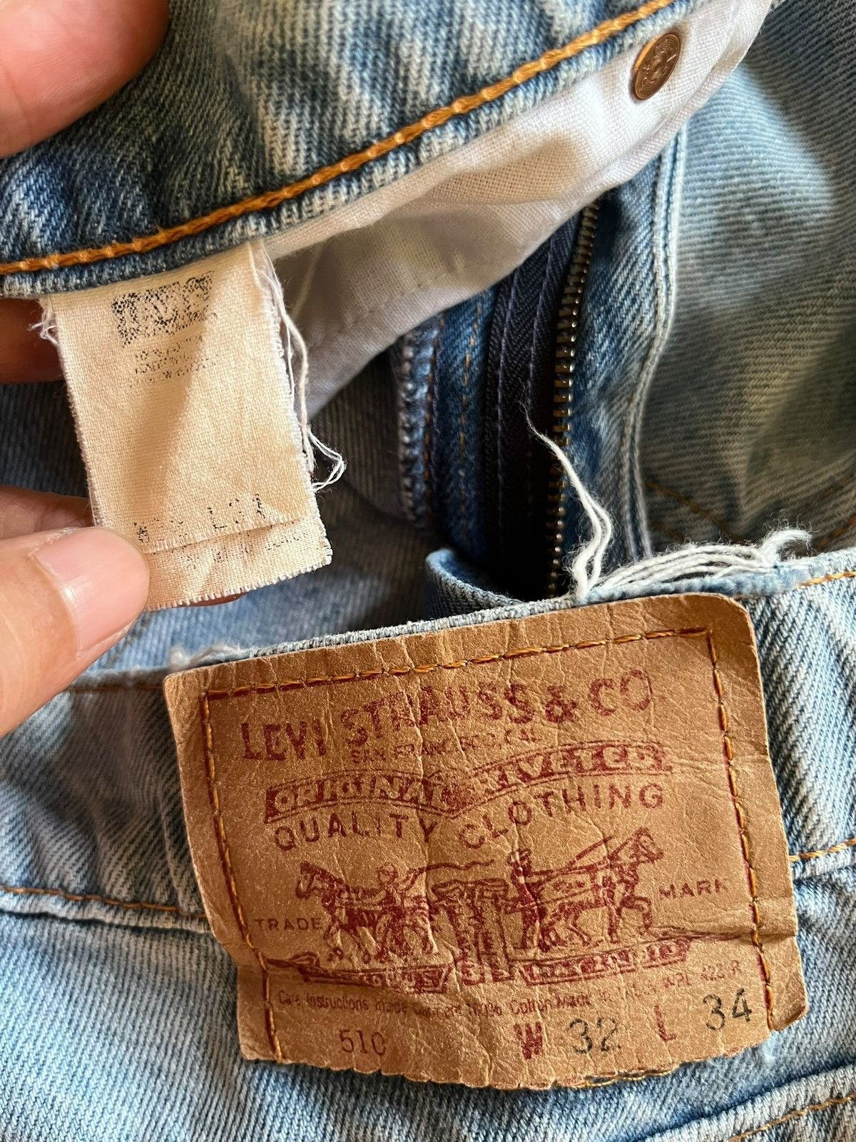 Levi's SALES🔥Vintage 90s Levis 510 Light Wash Distress Loose Jeans Size US 31 - 9 Thumbnail