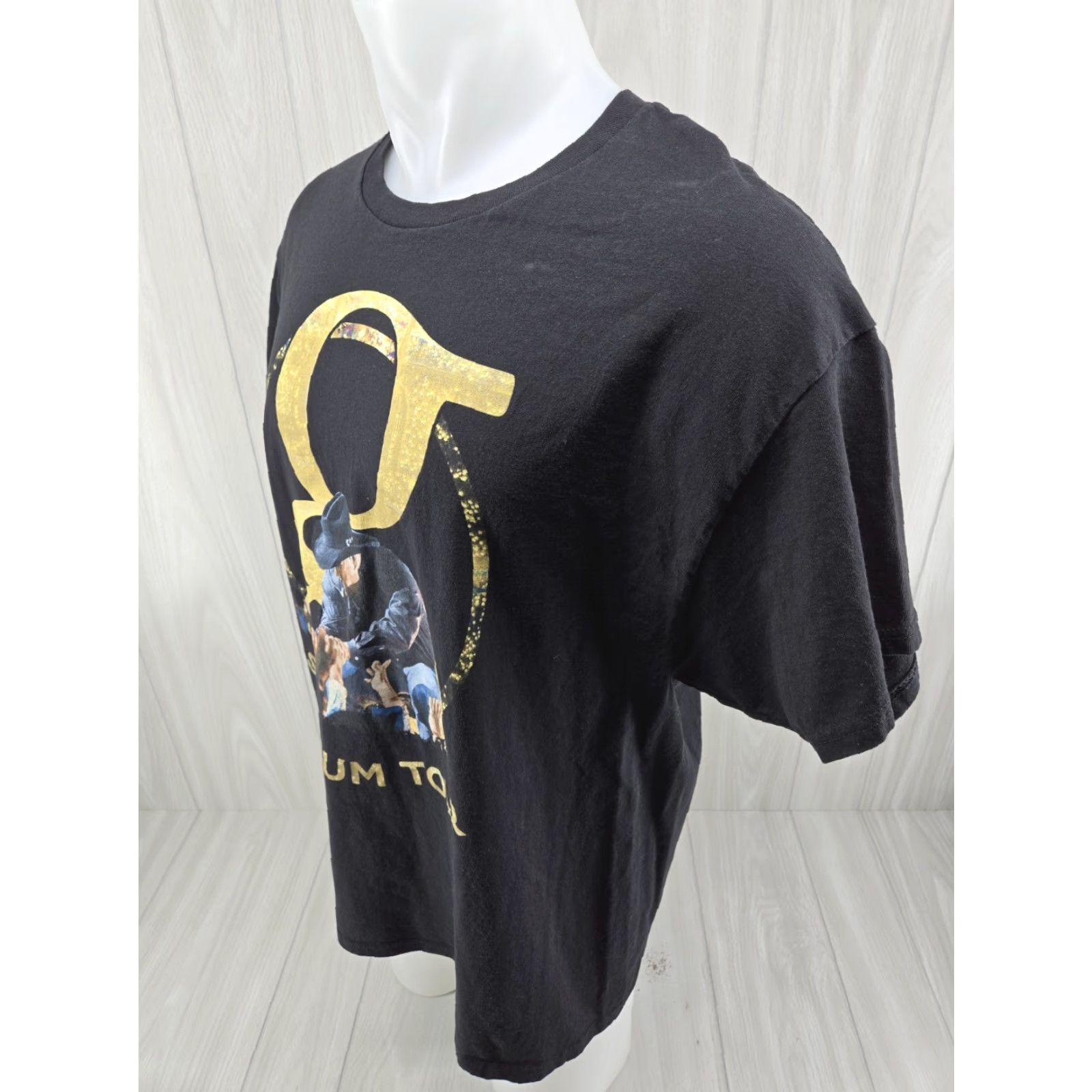 Hanes Garth Brooks Stadium Tour Concert Black Hanes Tag T-Shirt Size XL Men Short Sleeve Crew Neck Hanes Tag T-Shirt Size US XL / EU 56 / 4 - 5 Thumbnail