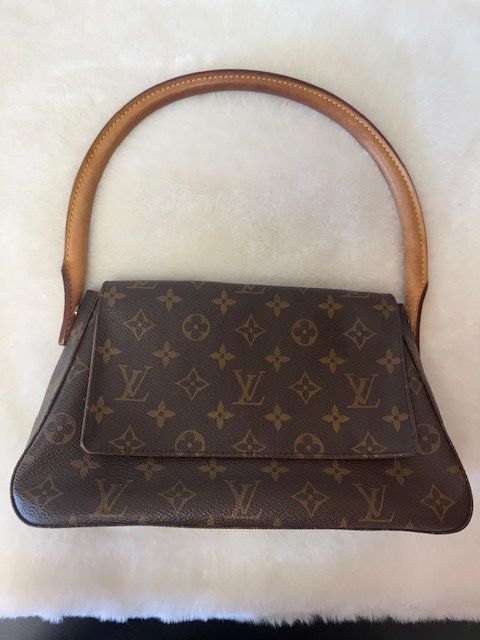 Louis Vuitton Mini Looping Size ONE SIZE - 1 Thumbnail