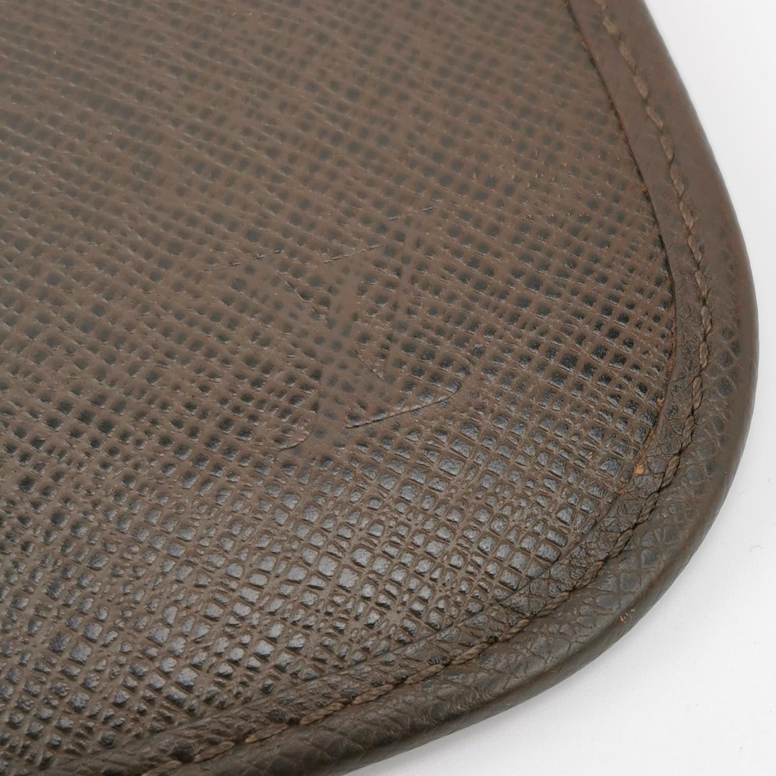 Louis Vuitton Louis Vuitton (LV) Cowhide Solid Color Flap Crossbody Bag - Size ONE SIZE - 6 Thumbnail