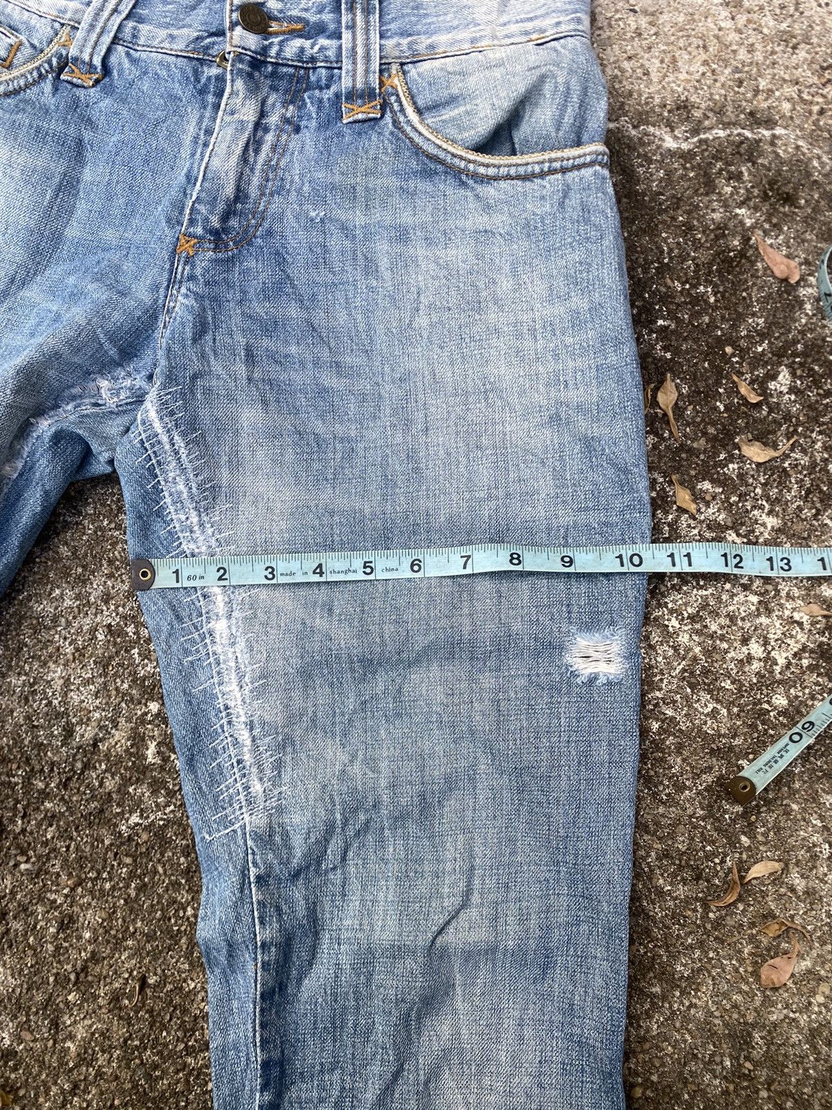 Dolce & Gabbana Dolce & Gabbana distressed light wash denim jeans Size US 32 / EU 48 - 13 Thumbnail