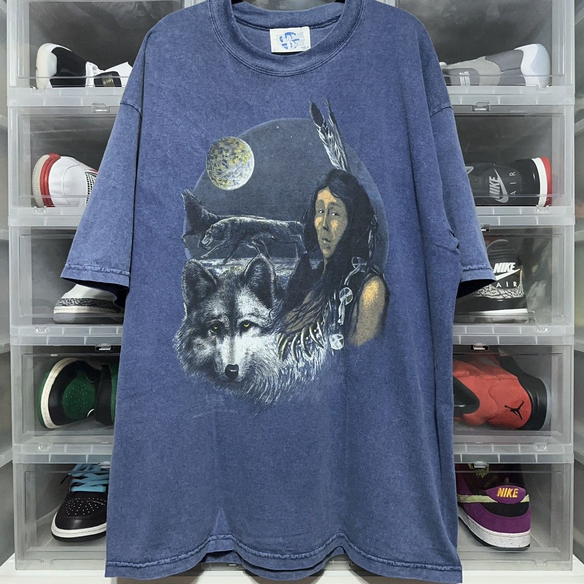 The Mountain Vintage Native American Native Land Wolf Graphic Tee Large Size US XL / EU 56 / 4 - 1 Thumbnail