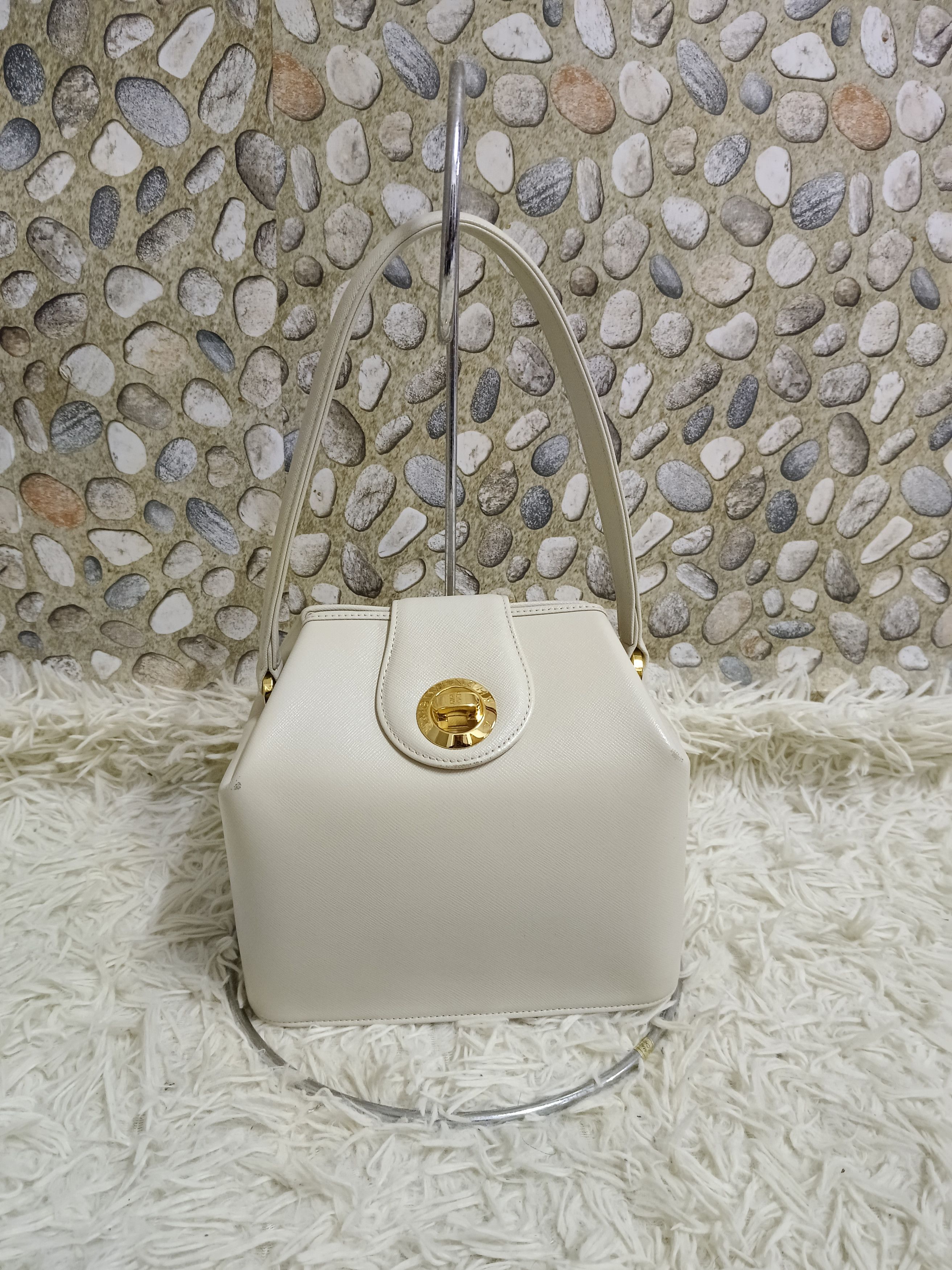 Givenchy GIVENCHY TURNLOCK BUCKLE MILK BOX Size ONE SIZE - 2 Thumbnail